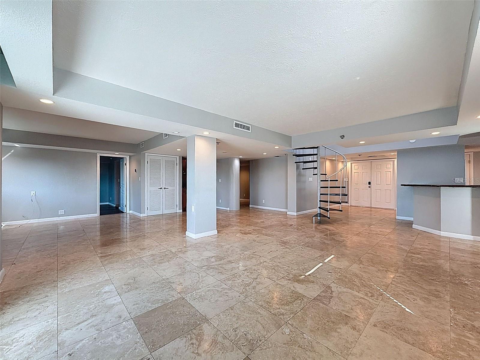 Image 22 of 48 For 201 Laurel Street 1006