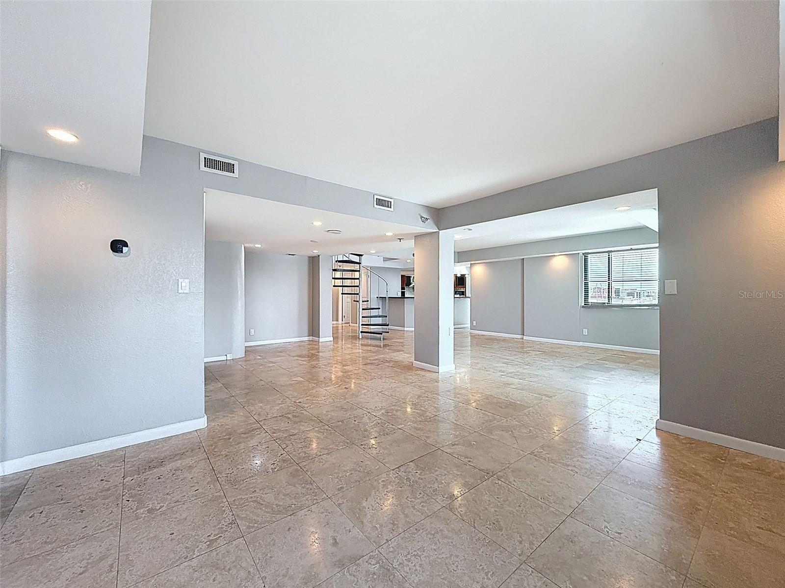 Image 24 of 48 For 201 Laurel Street 1006