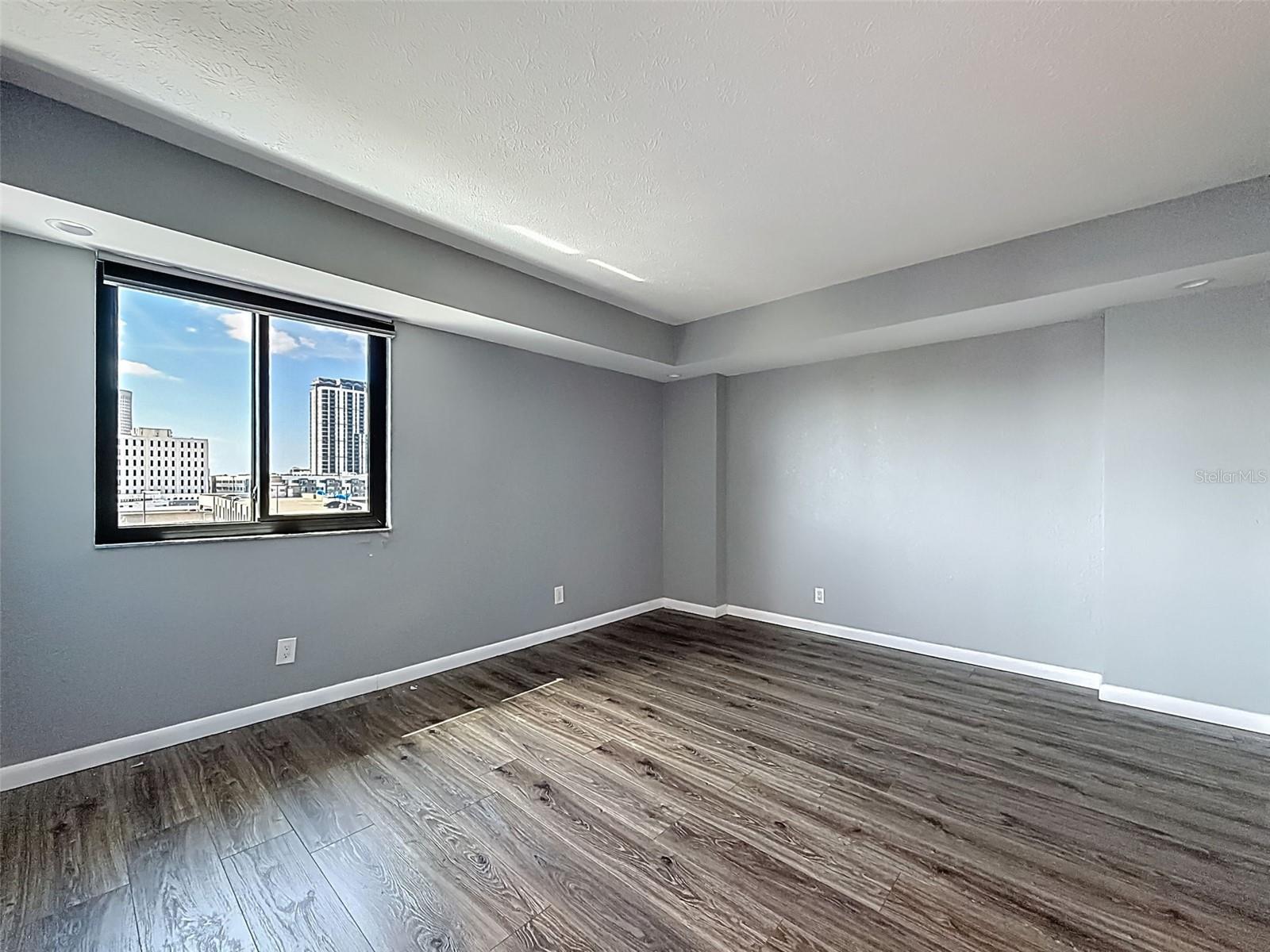 Image 25 of 48 For 201 Laurel Street 1006