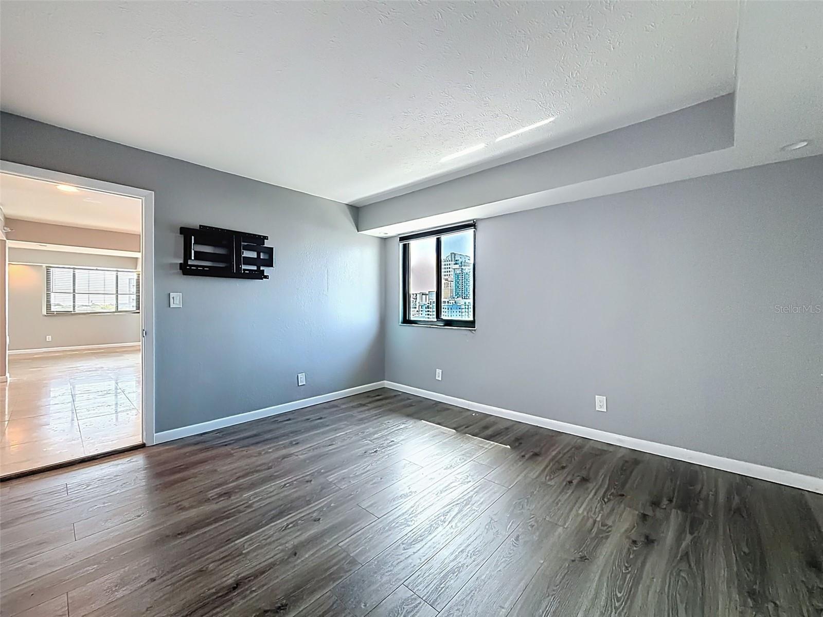 Image 26 of 48 For 201 Laurel Street 1006