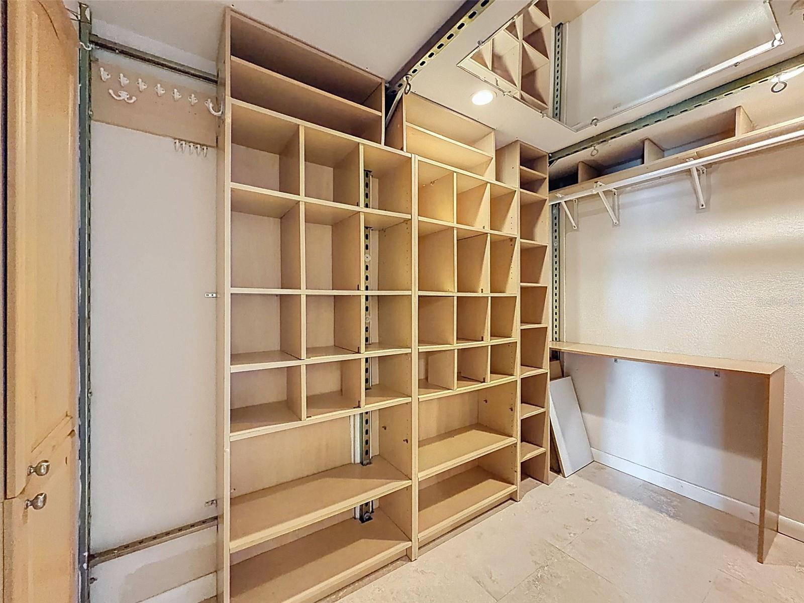 Image 28 of 48 For 201 Laurel Street 1006