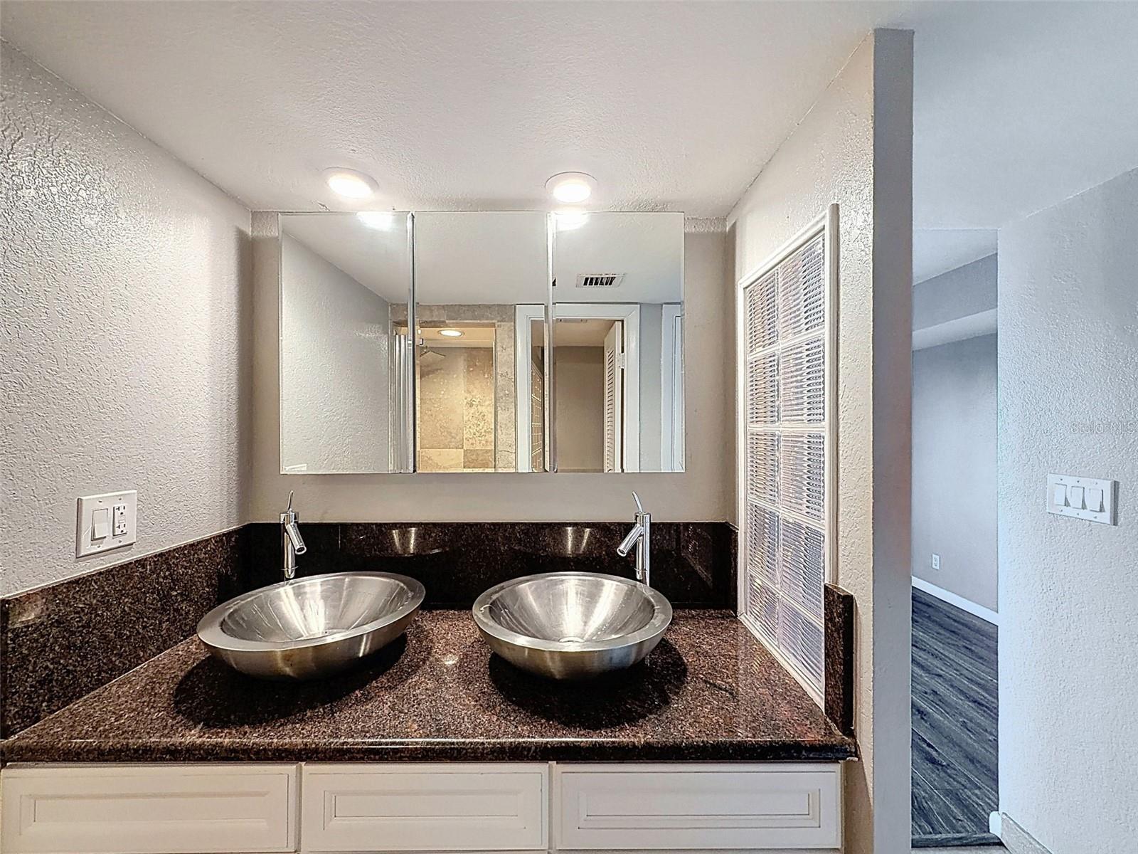 Image 30 of 48 For 201 Laurel Street 1006