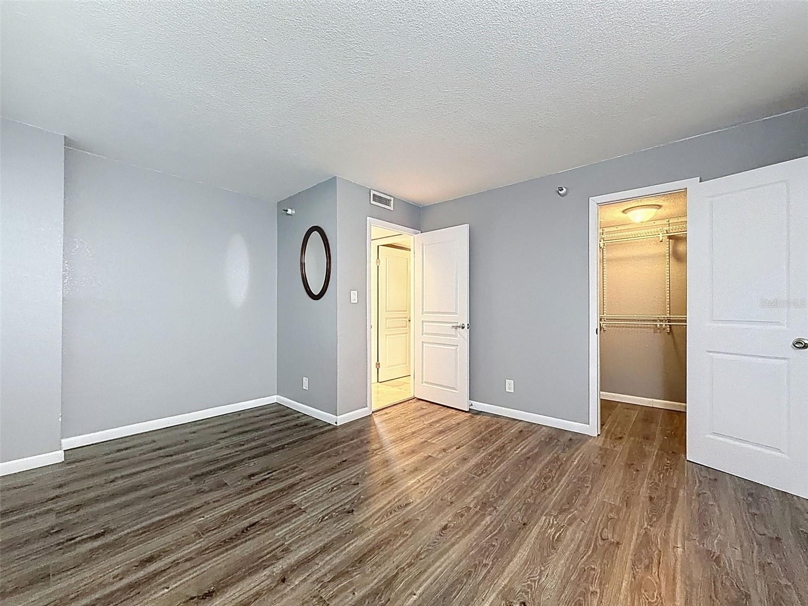 Image 32 of 48 For 201 Laurel Street 1006