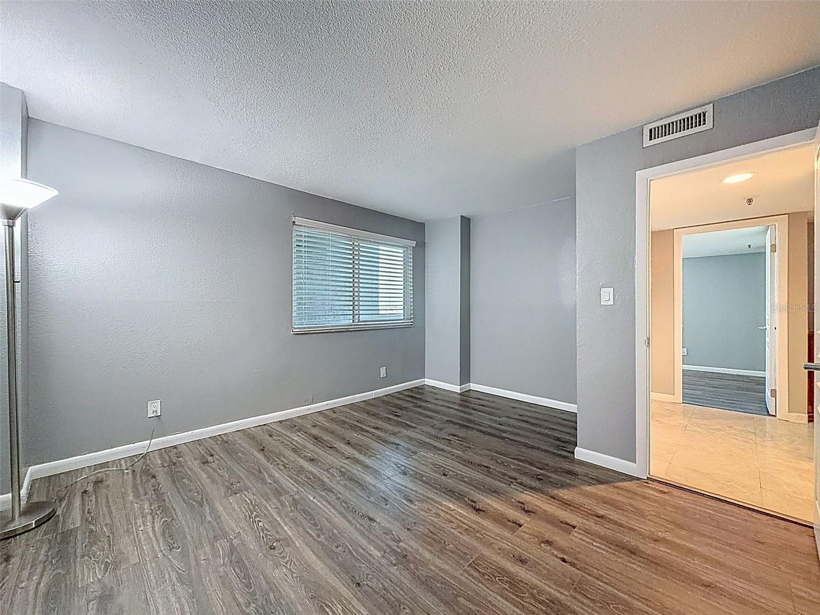 Image 33 of 48 For 201 Laurel Street 1006