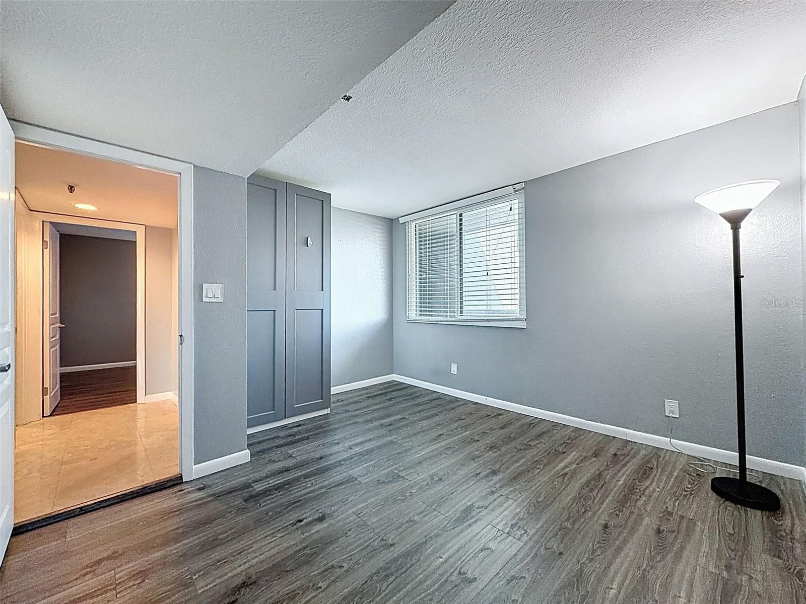 Image 34 of 48 For 201 Laurel Street 1006