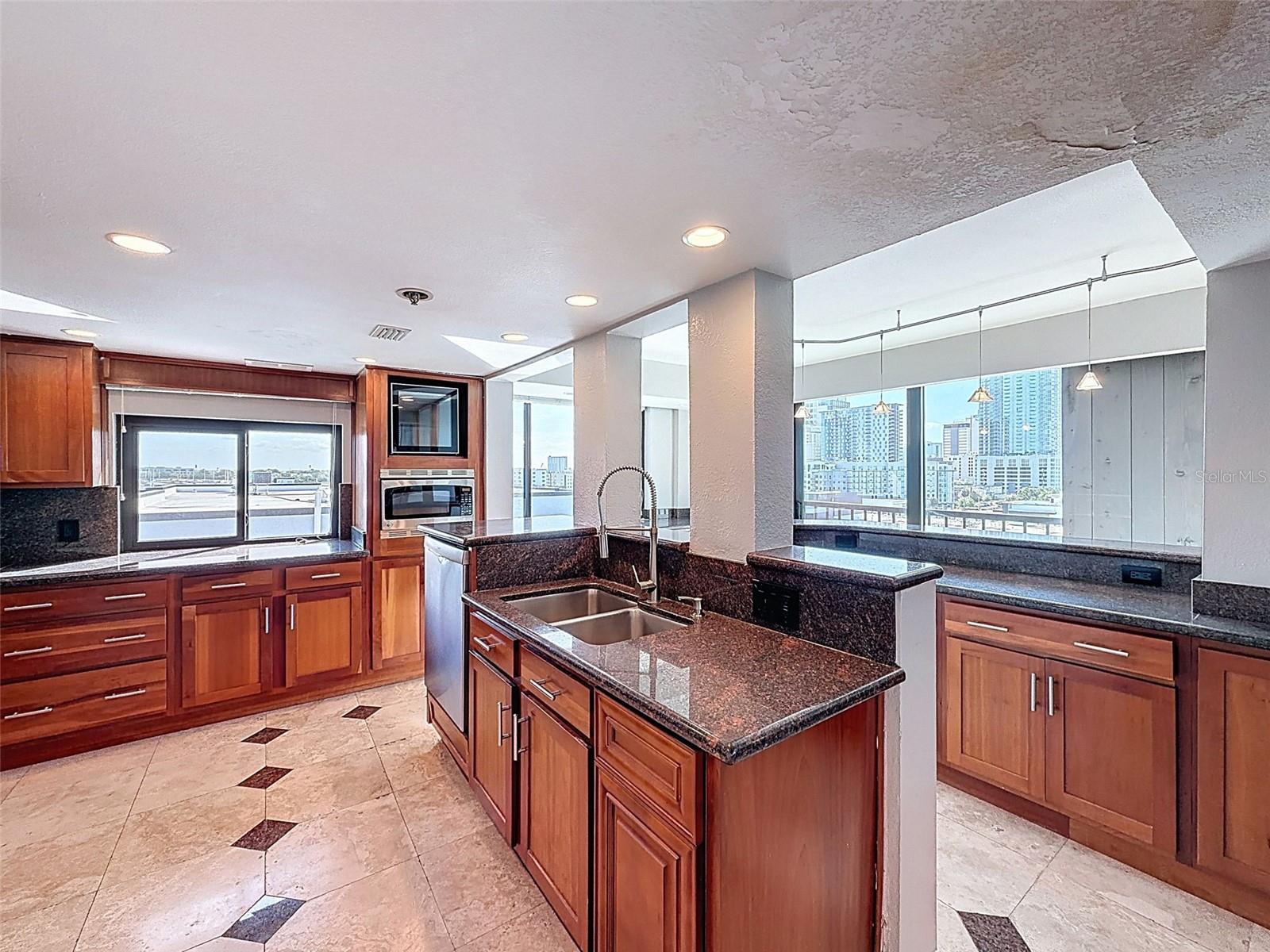 Image 9 of 48 For 201 Laurel Street 1006