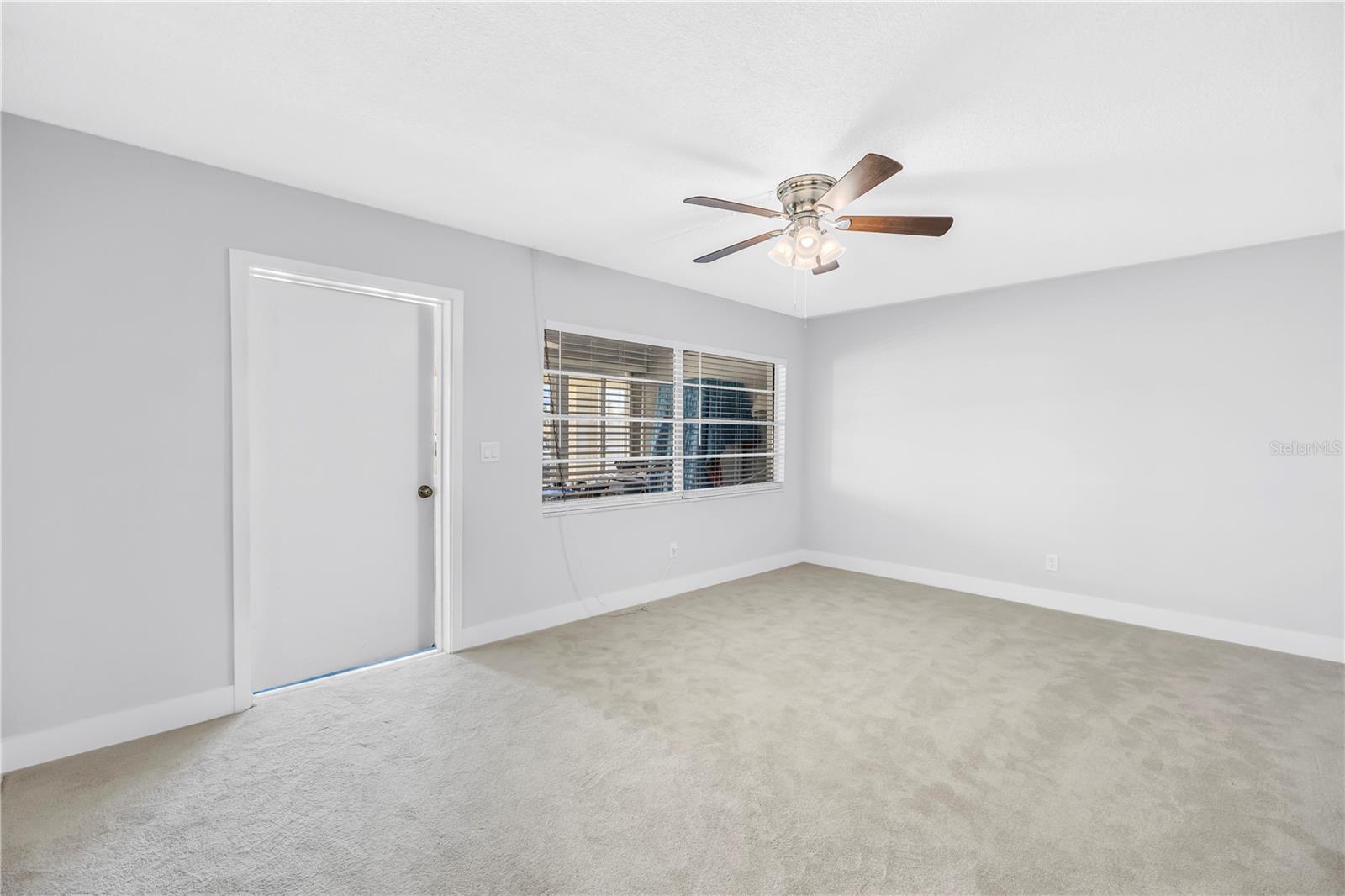 Image 16 of 31 For 4700 Cove Circle 103