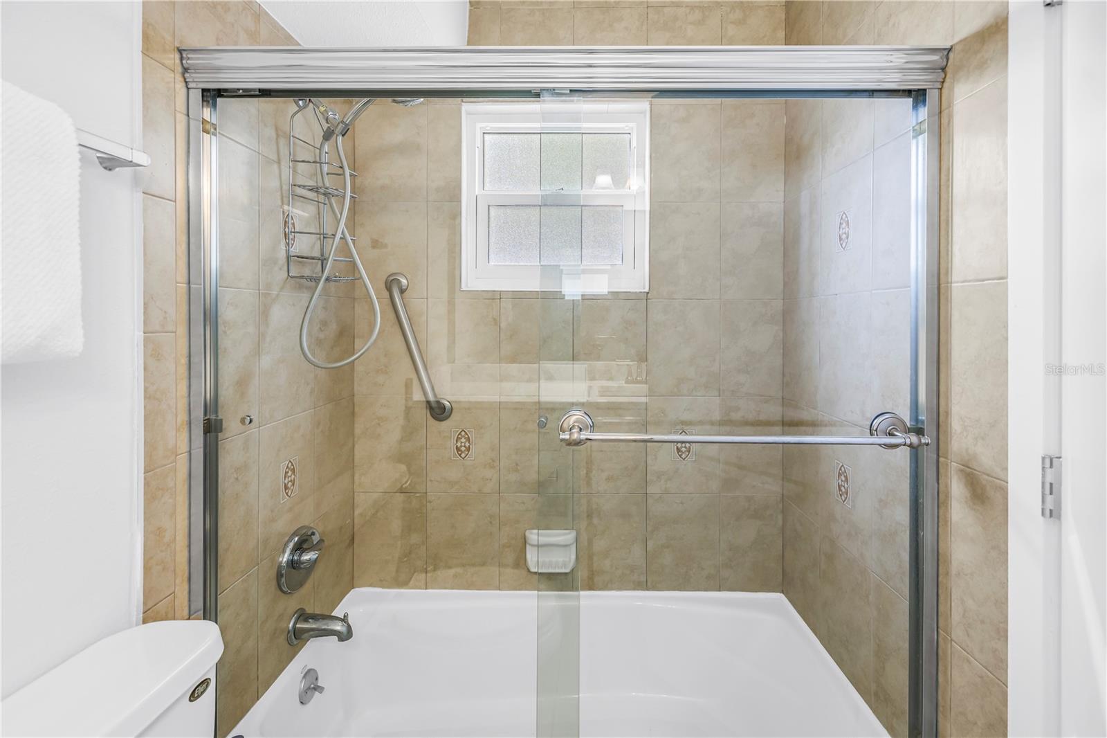 Image 25 of 31 For 4700 Cove Circle 103