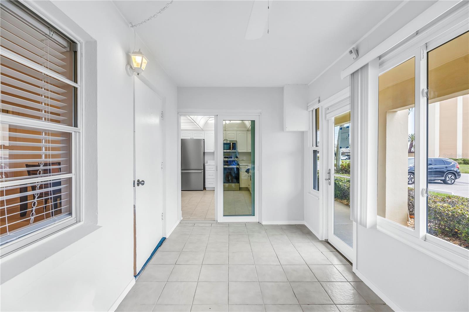 Image 6 of 31 For 4700 Cove Circle 103