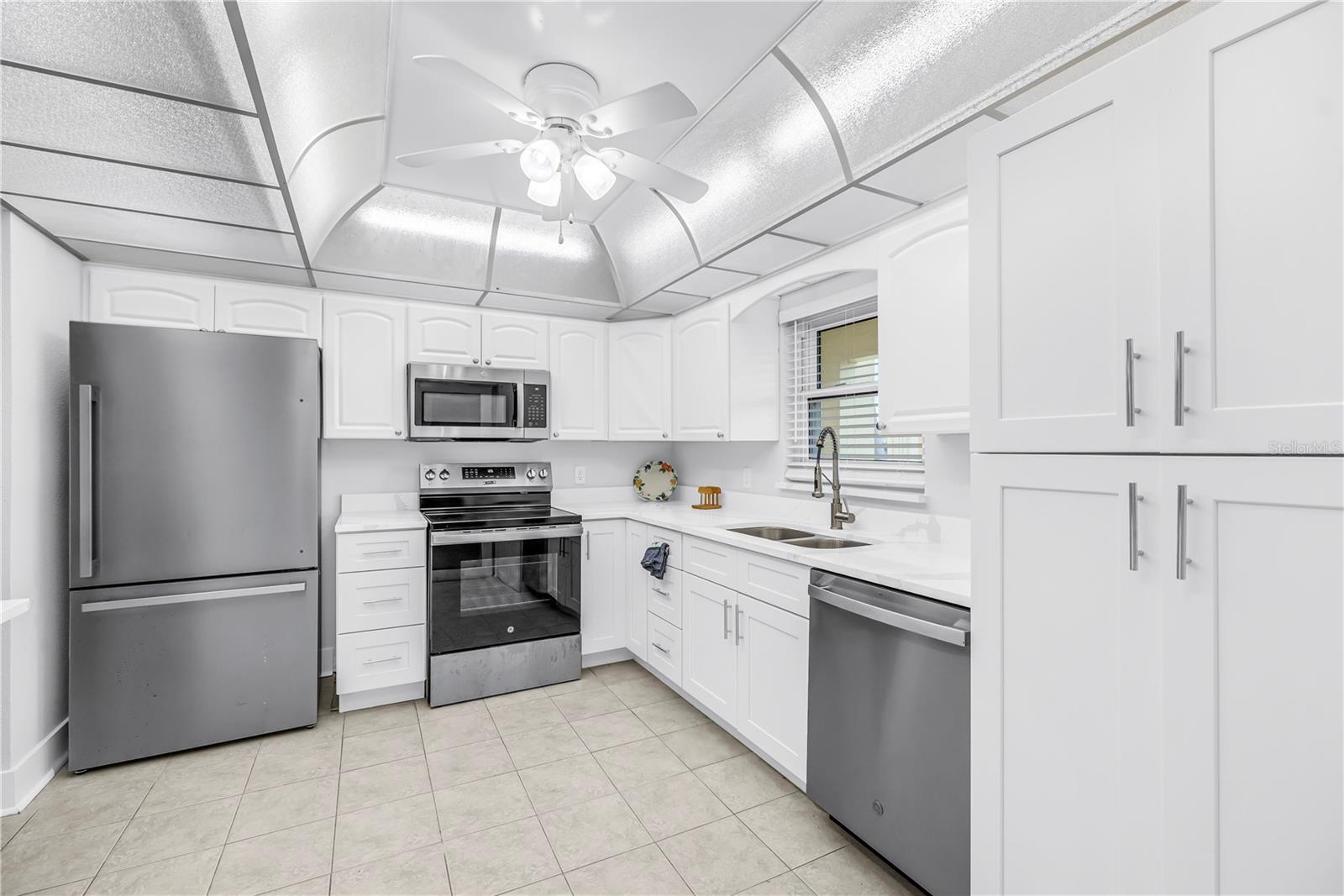 Image 7 of 31 For 4700 Cove Circle 103