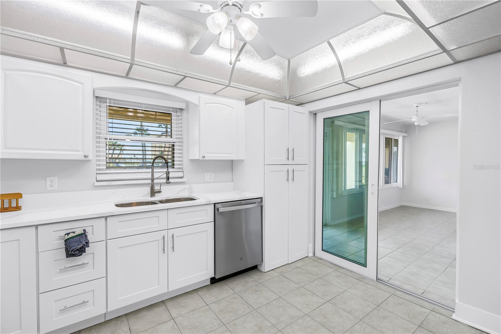 Image 9 of 31 For 4700 Cove Circle 103