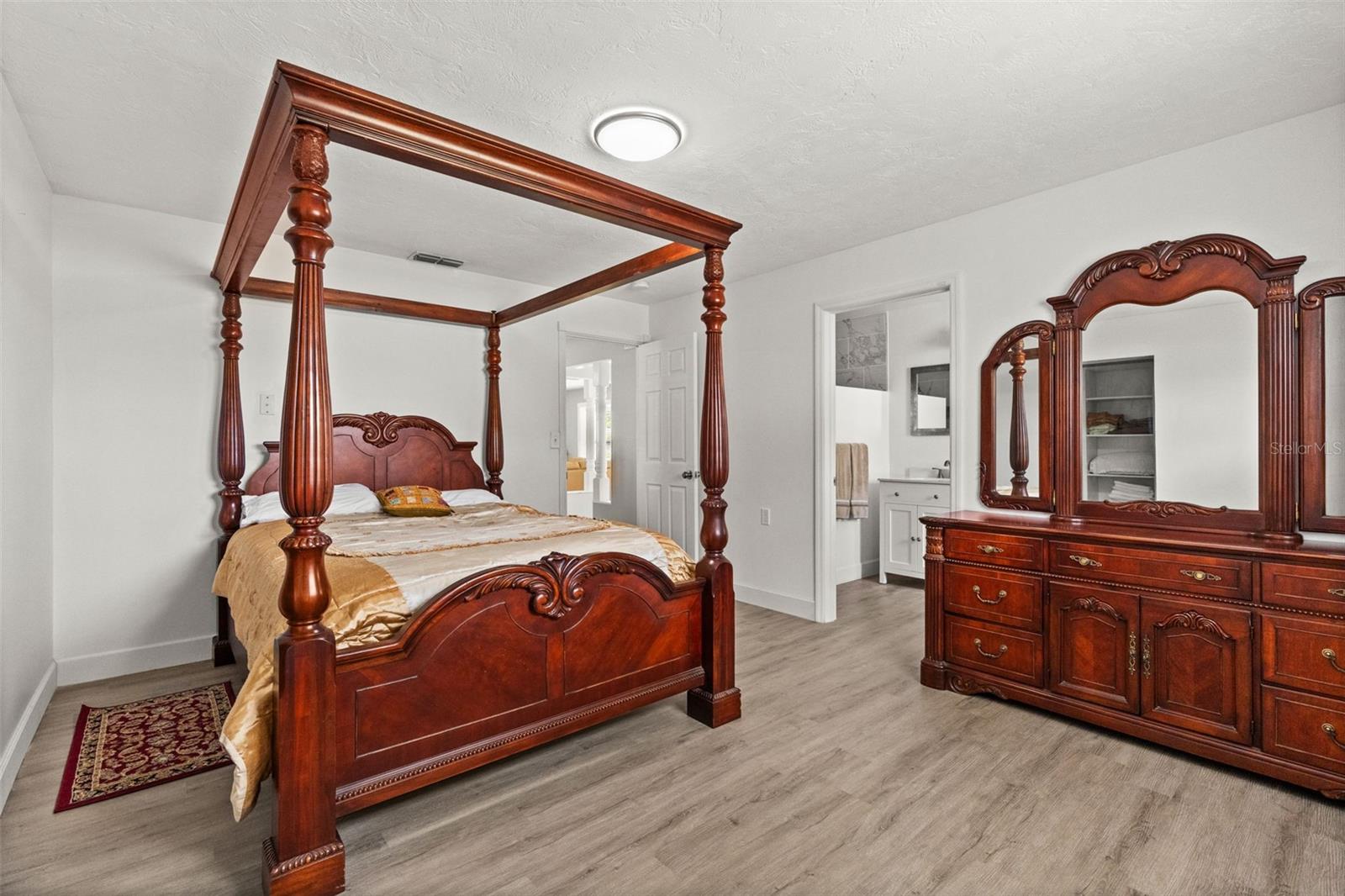 Image 23 of 47 For 710 116th Avenue