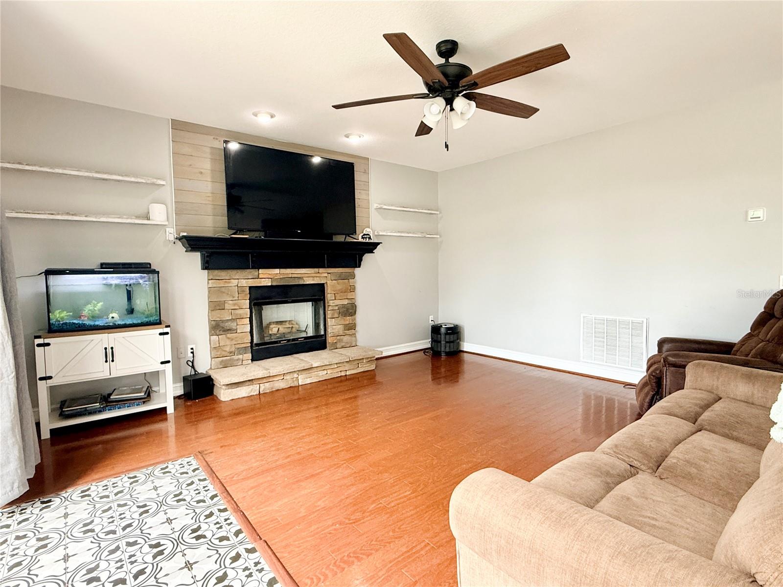 Image 5 of 26 For 34834 Redding Lane