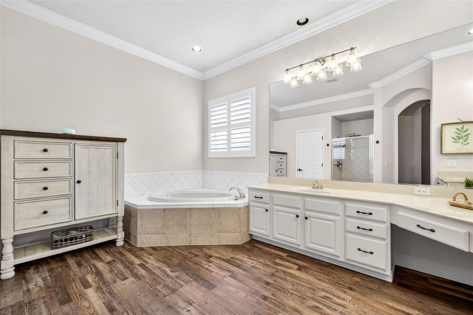 Image 36 of 87 For 5905 Cherry Oak Drive