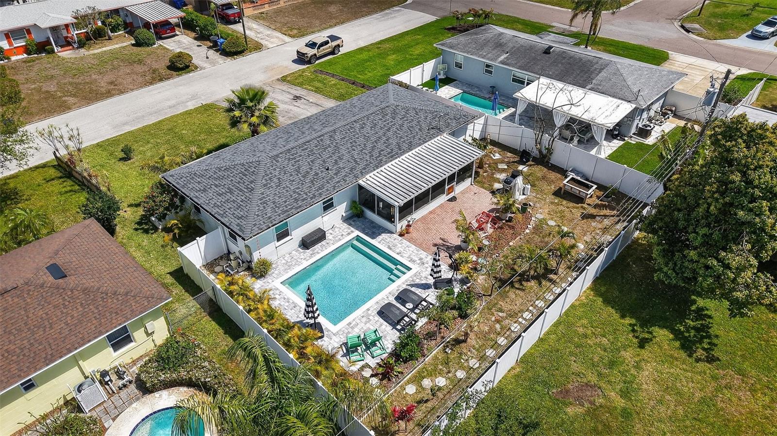 Image 11 of 37 For 5214 25th Avenue N