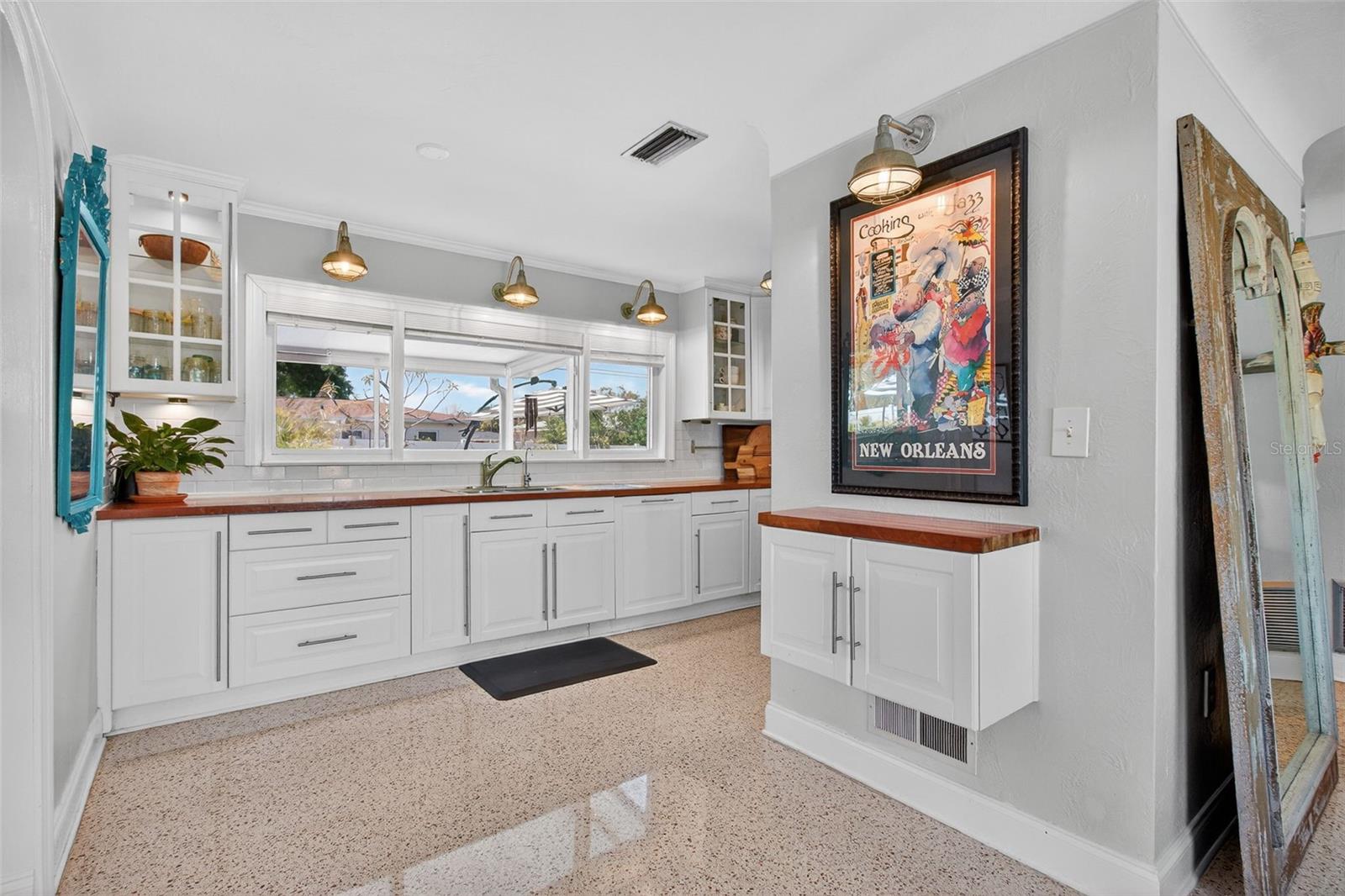 Image 17 of 37 For 5214 25th Avenue N