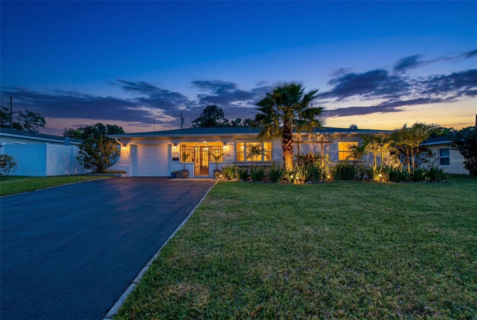 Image 3 of 37 For 5214 25th Avenue N