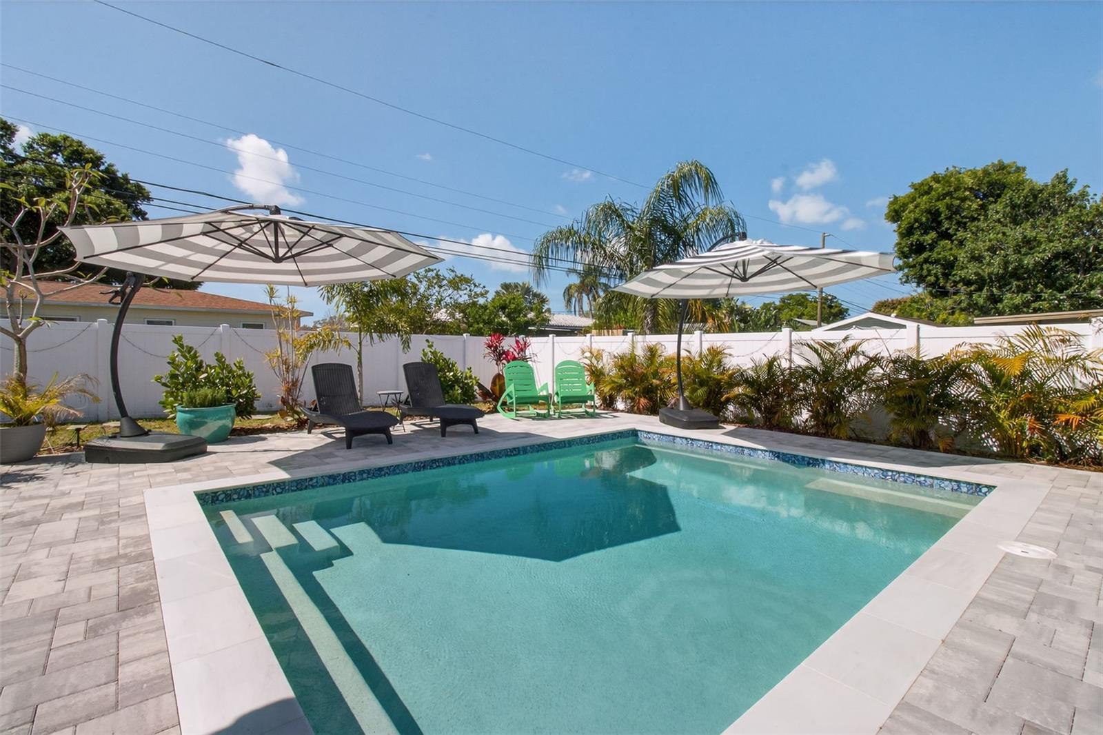 Image 5 of 37 For 5214 25th Avenue N