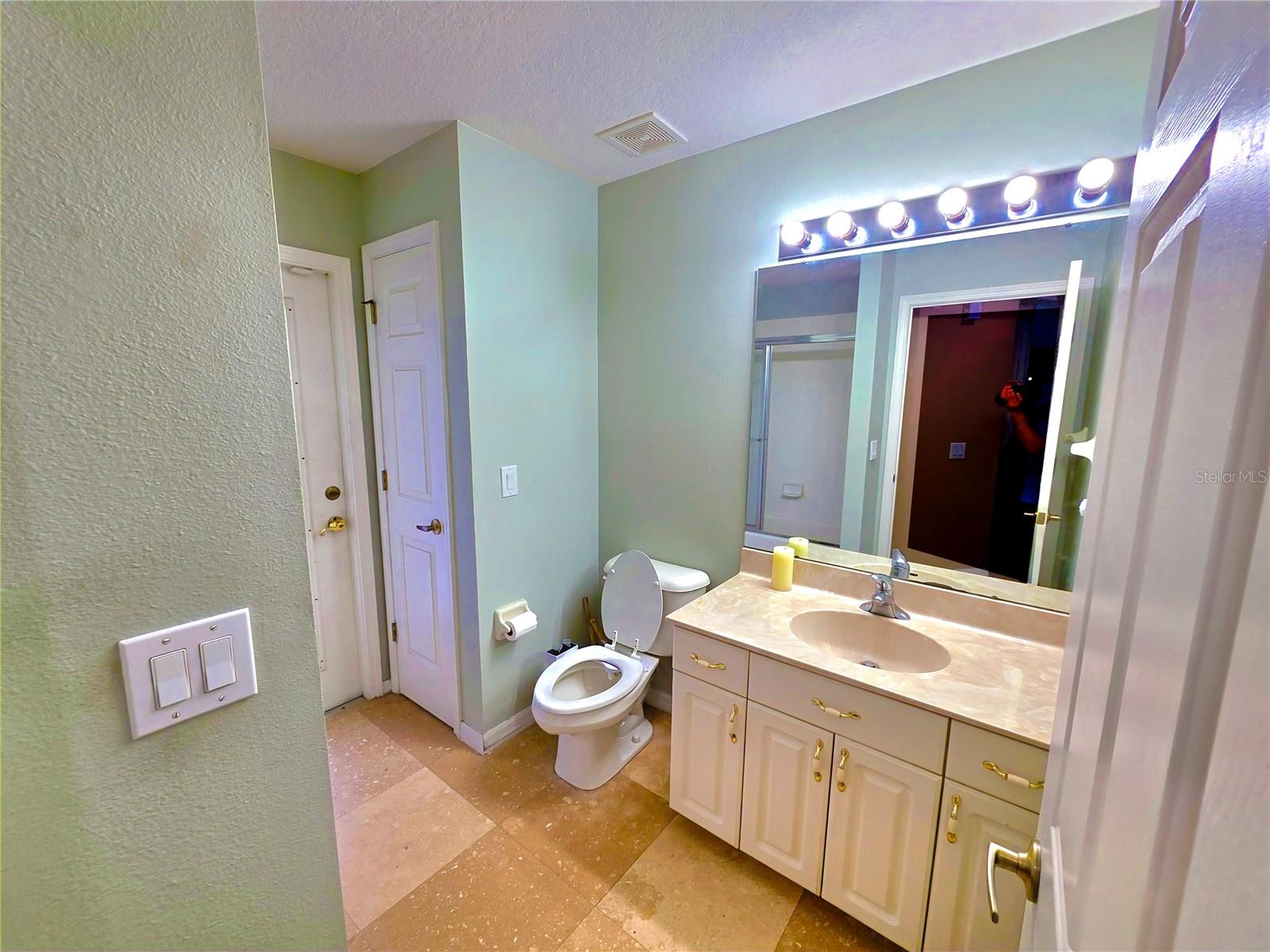 Image 15 of 23 For 7927 Roundelay Drive