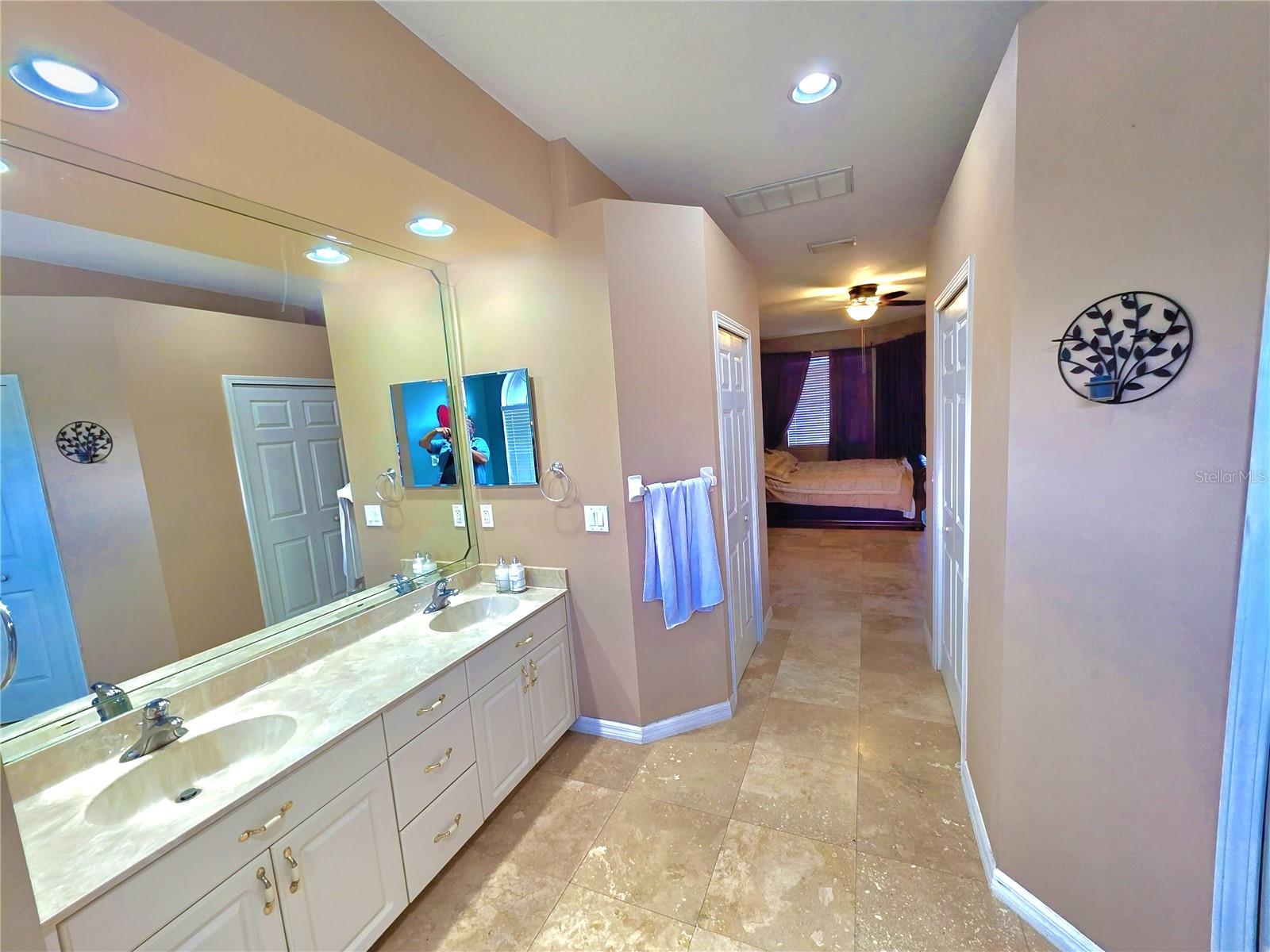 Image 18 of 23 For 7927 Roundelay Drive