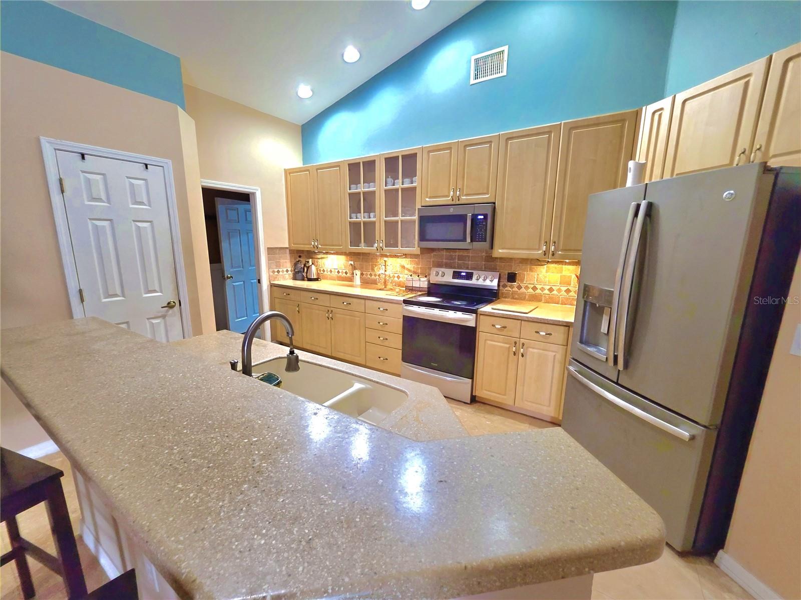 Image 19 of 23 For 7927 Roundelay Drive