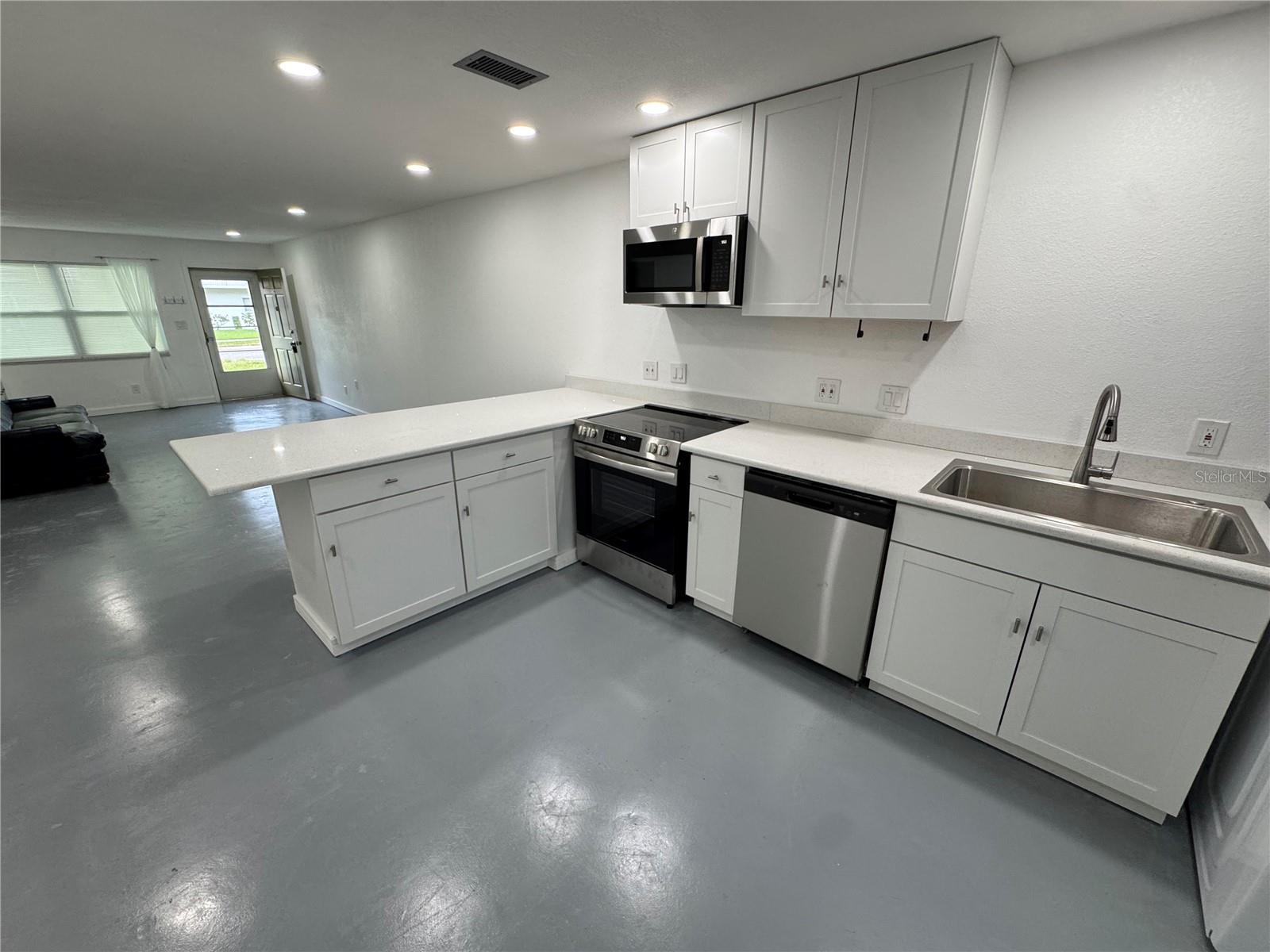 Details for 5720 13th Avenue N 106b, ST PETERSBURG, FL 33710