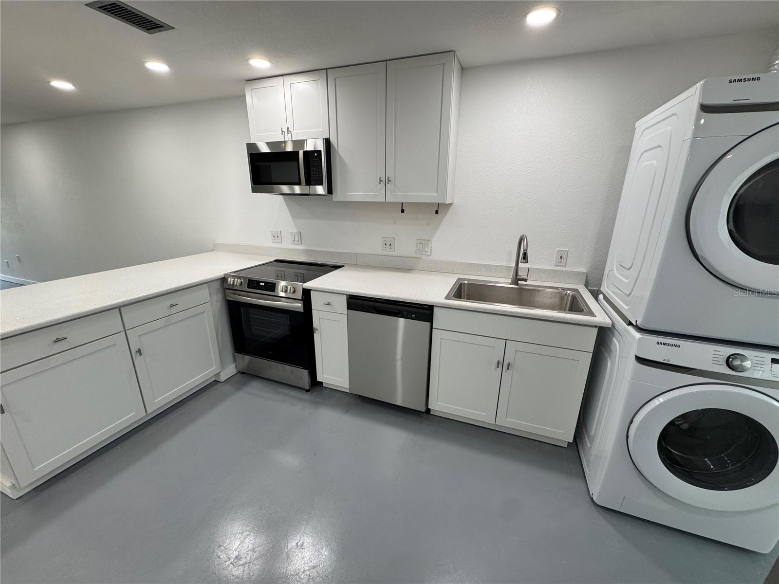 Image 2 of 21 For 5720 13th Avenue N 106b