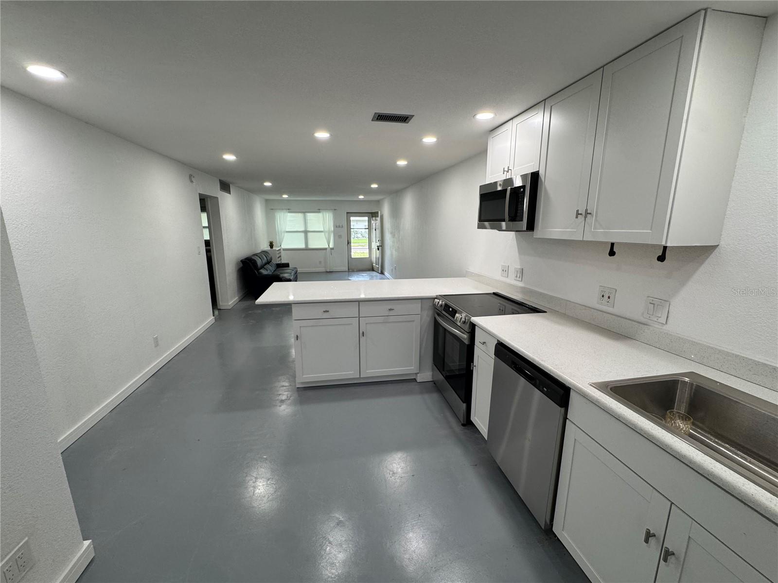 Image 3 of 21 For 5720 13th Avenue N 106b