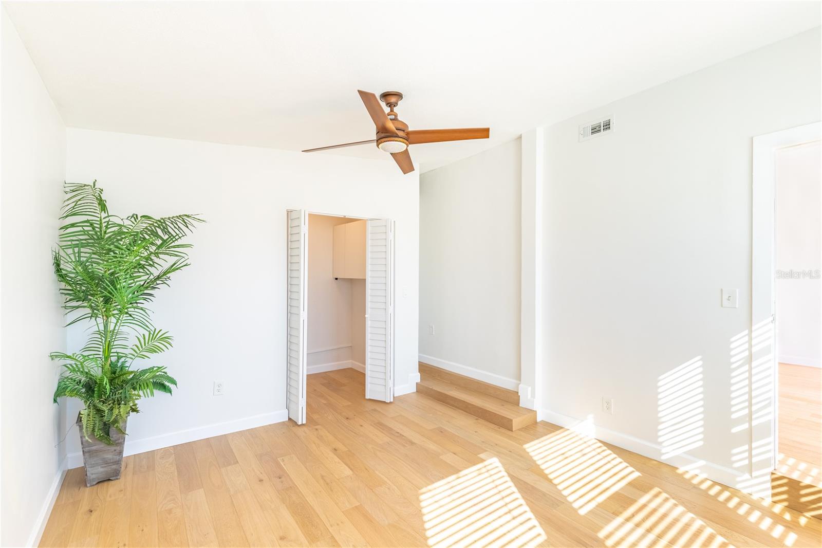 Image 18 of 25 For 2110 Alcazar Way S