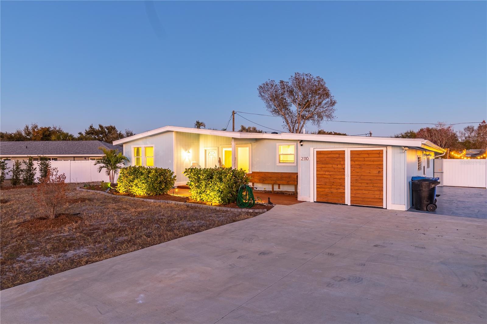 Image 2 of 25 For 2110 Alcazar Way S