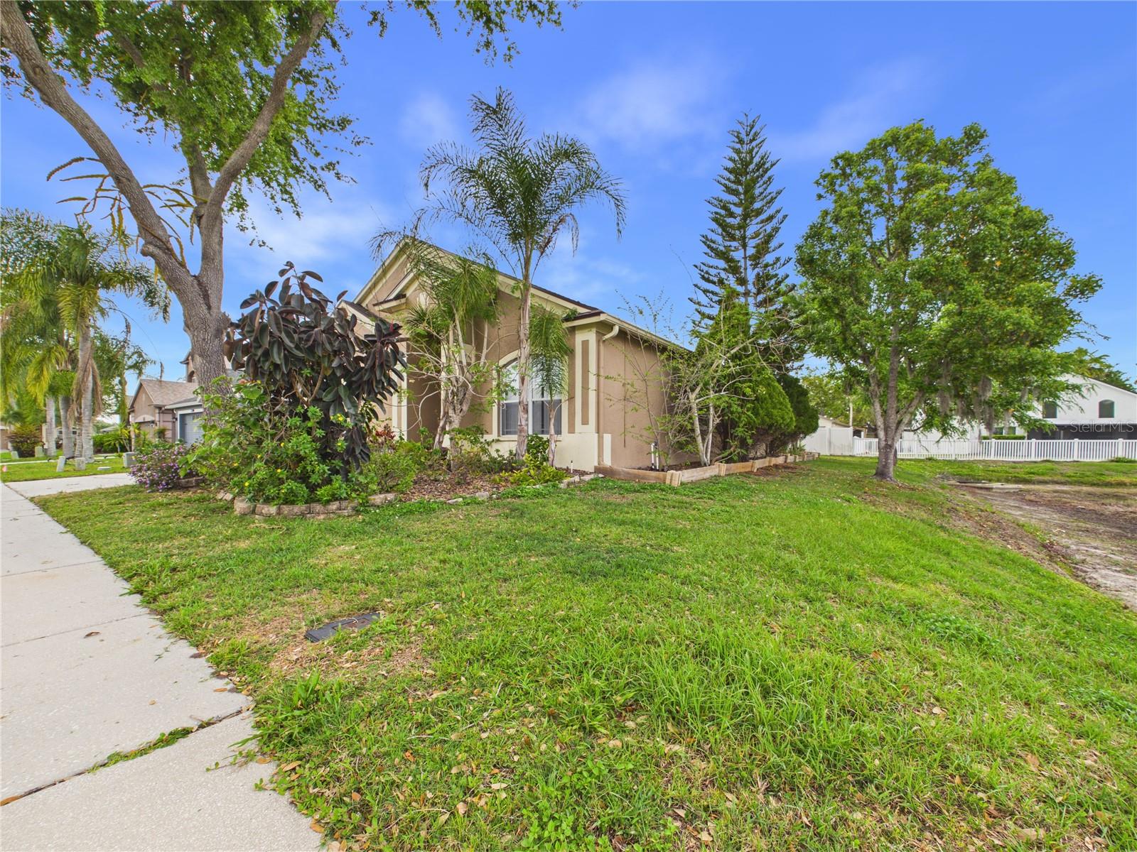 Image 44 of 52 For 17353 Lawn Orchid Loop