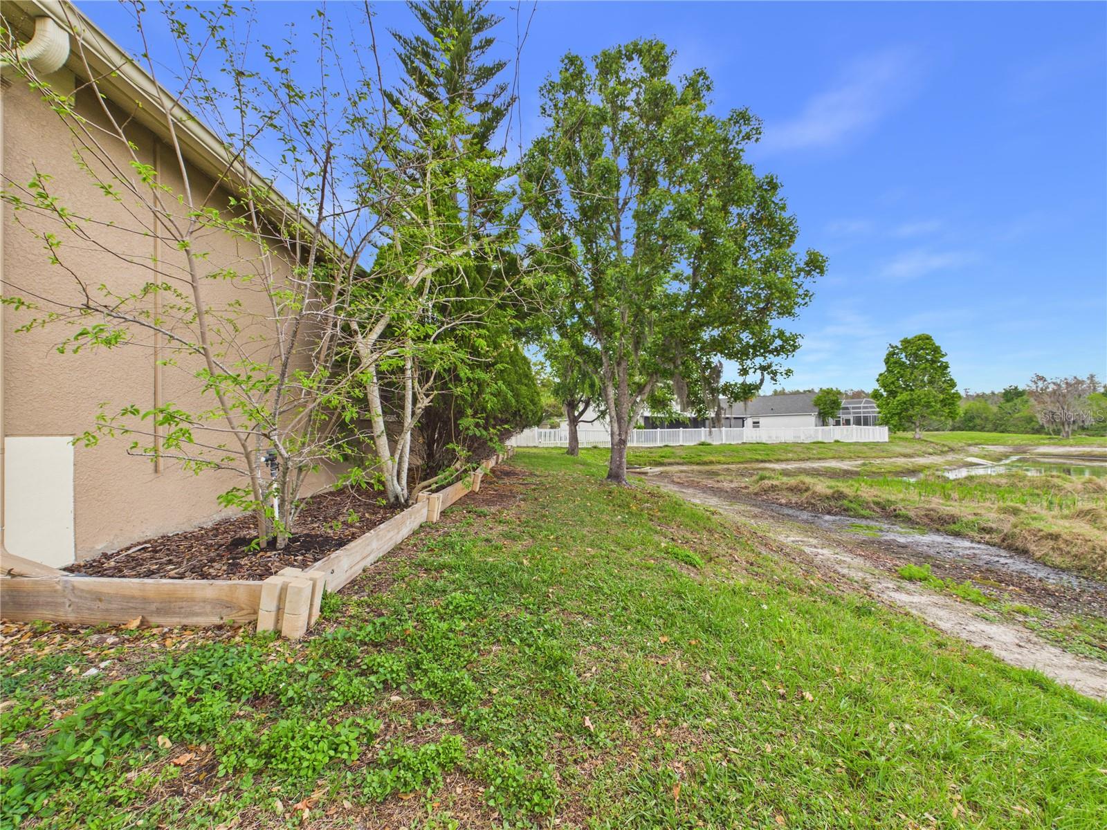 Image 47 of 52 For 17353 Lawn Orchid Loop