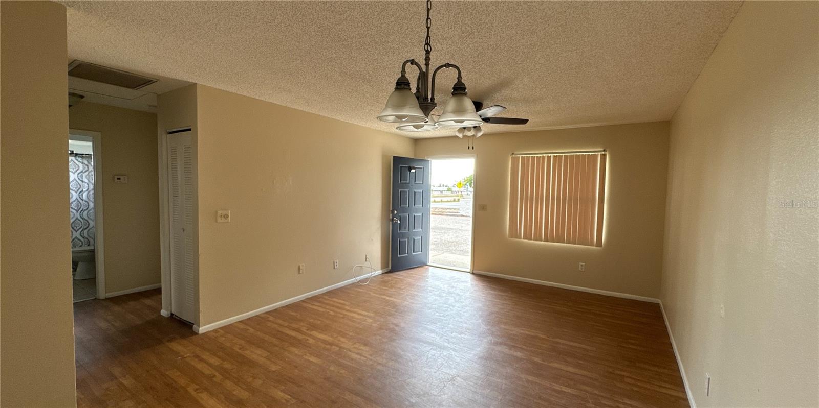 Image 4 of 21 For 12329 Park Boulevard 1