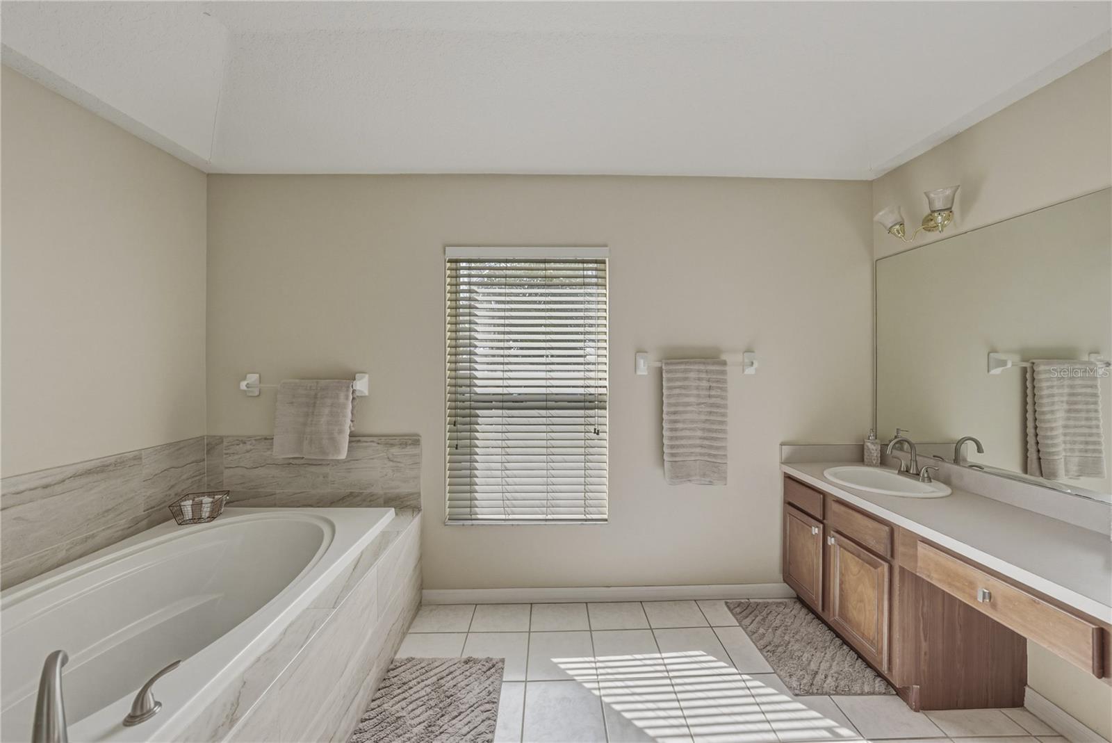 Image 41 of 86 For 5104 Whispering Leaf Trail