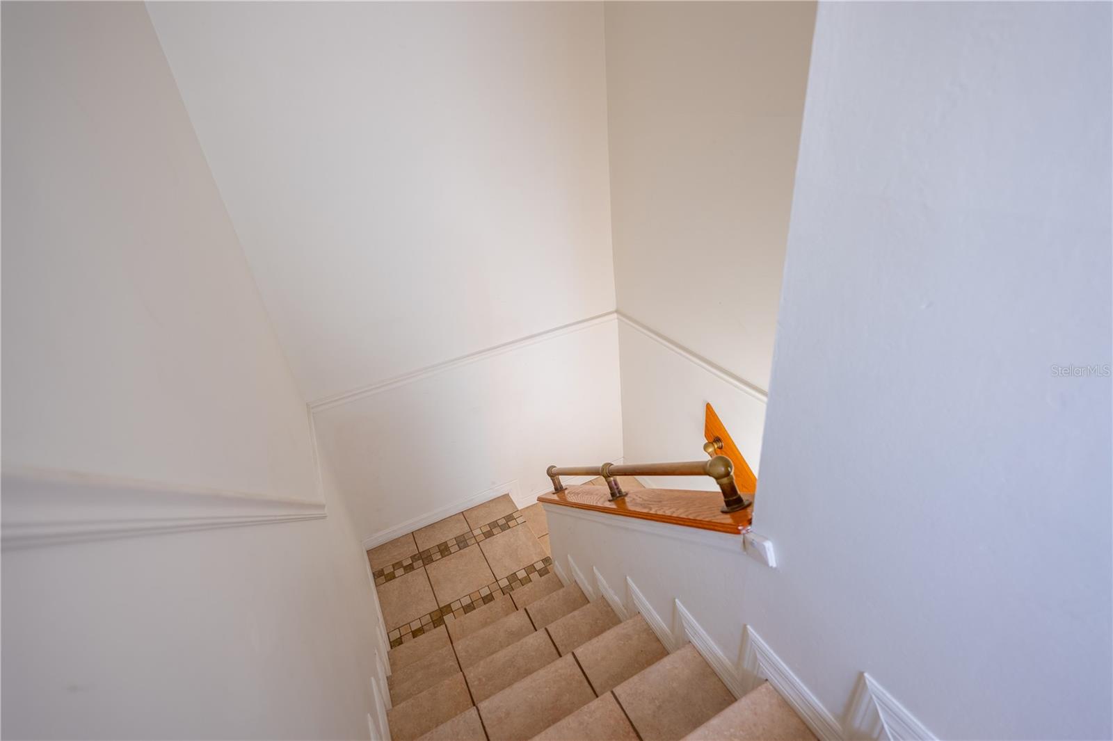 Image 14 of 29 For 6860 Whitman Court 32b