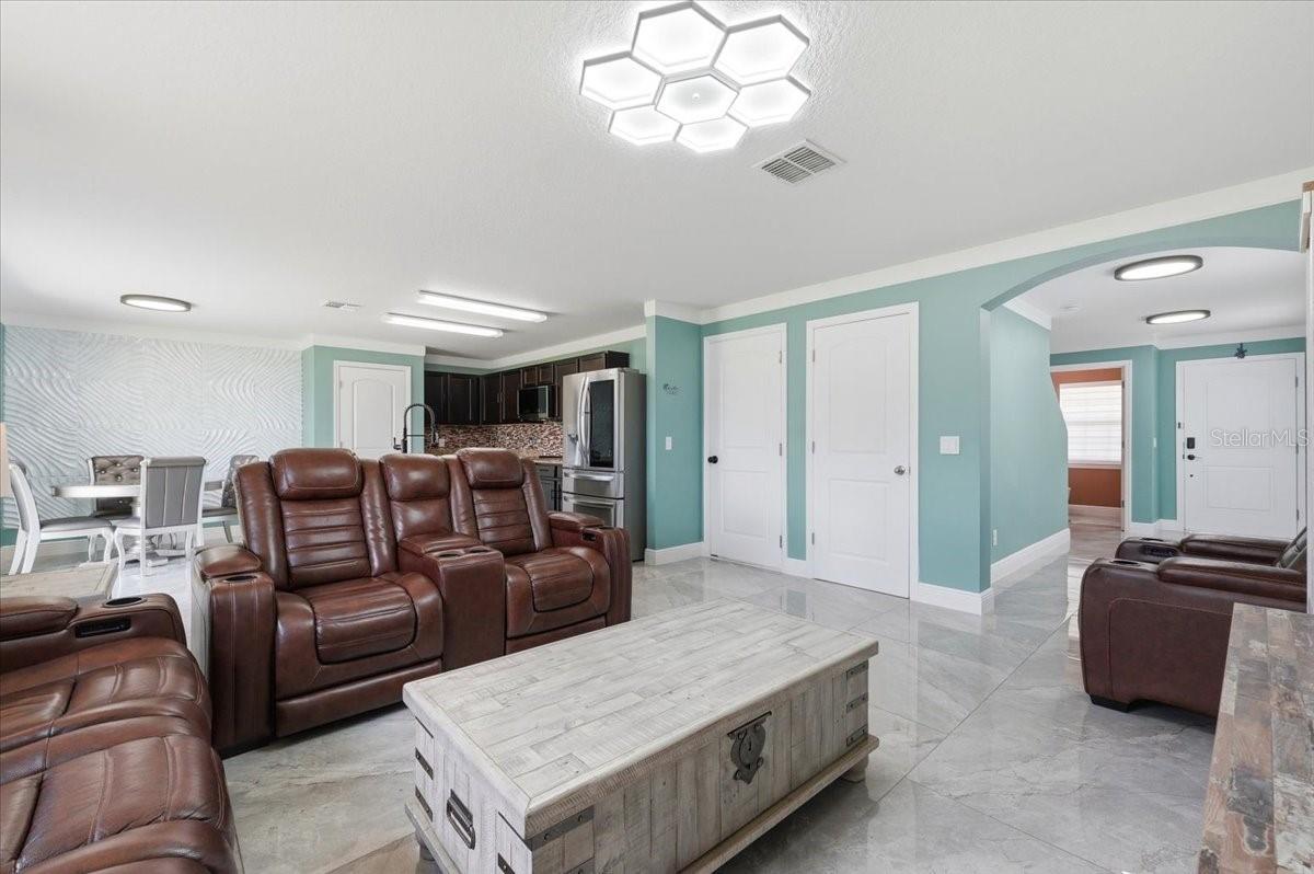 Image 10 of 41 For 6431 Como Place