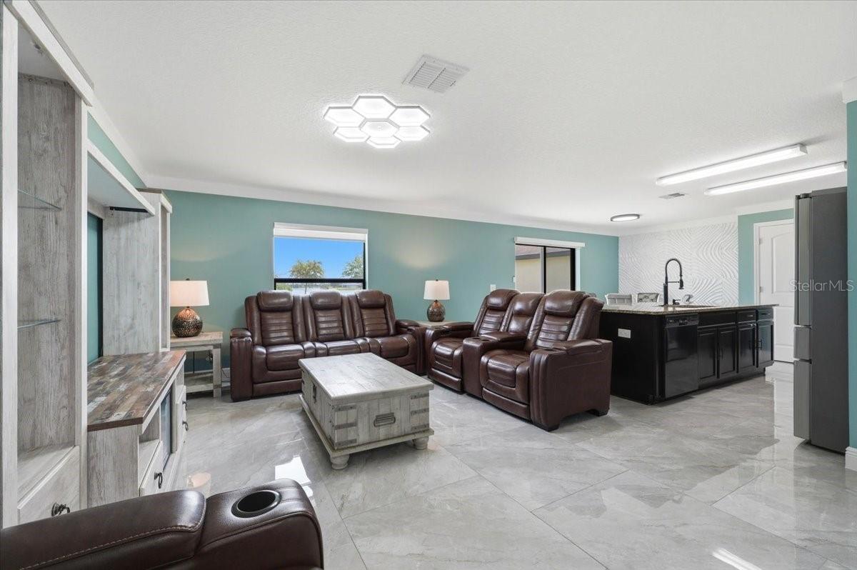 Image 11 of 41 For 6431 Como Place