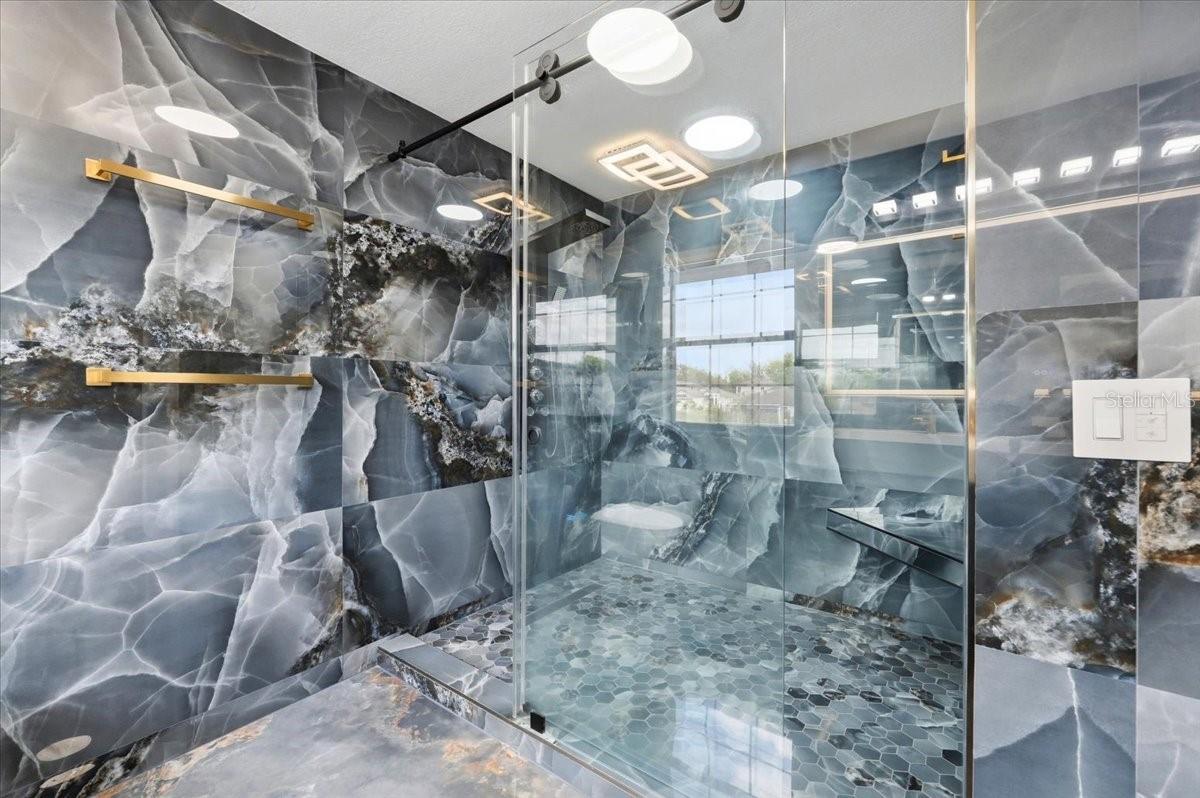 Image 21 of 41 For 6431 Como Place