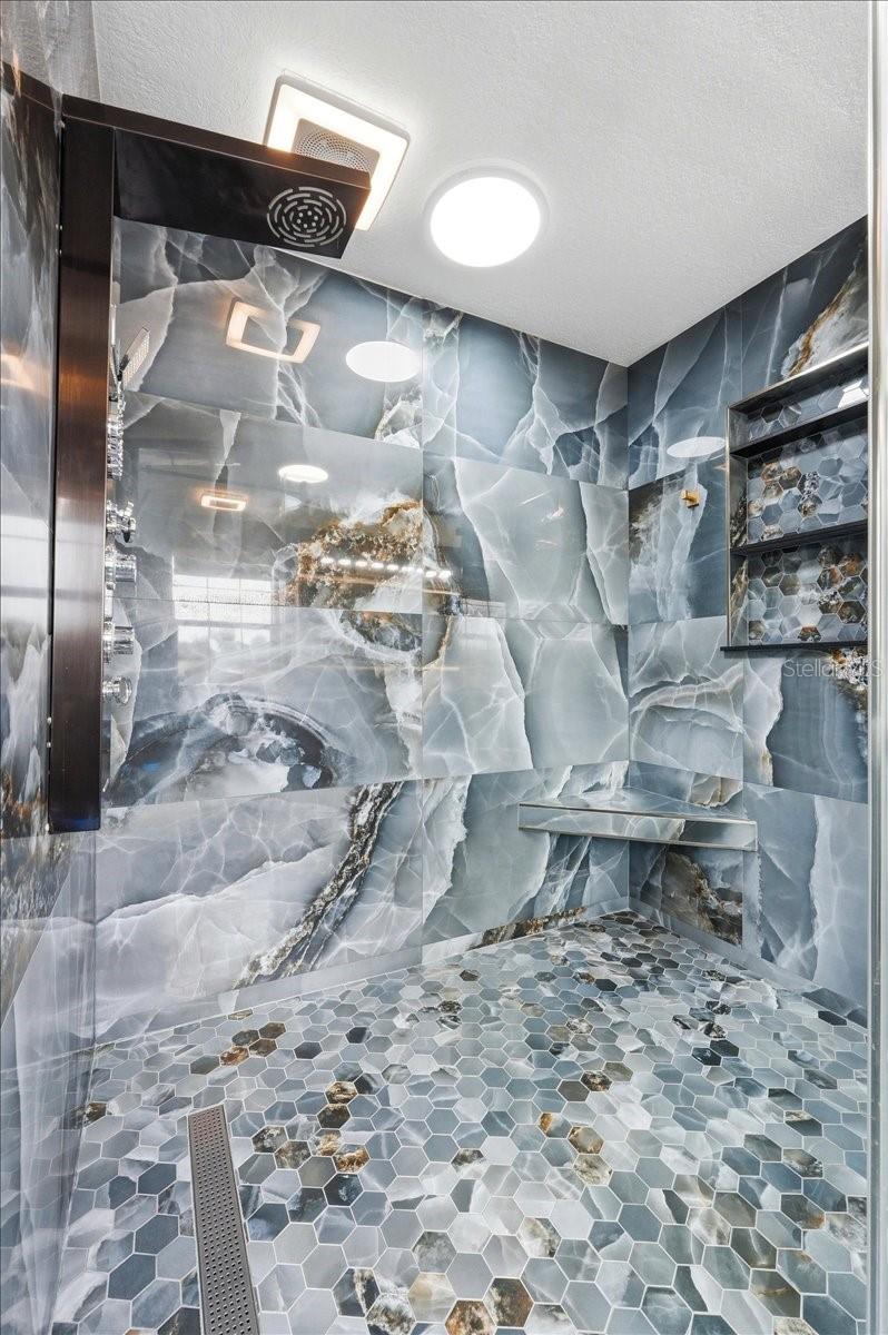 Image 22 of 41 For 6431 Como Place