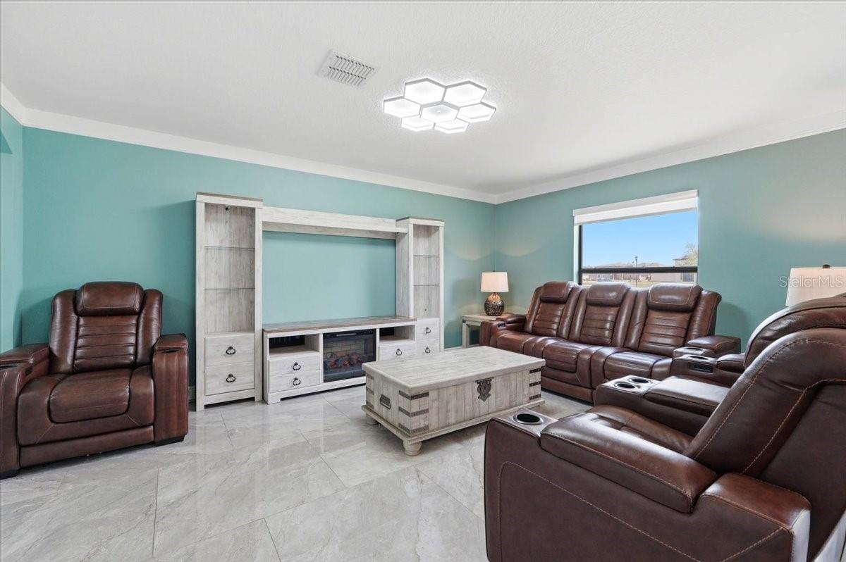 Image 9 of 41 For 6431 Como Place