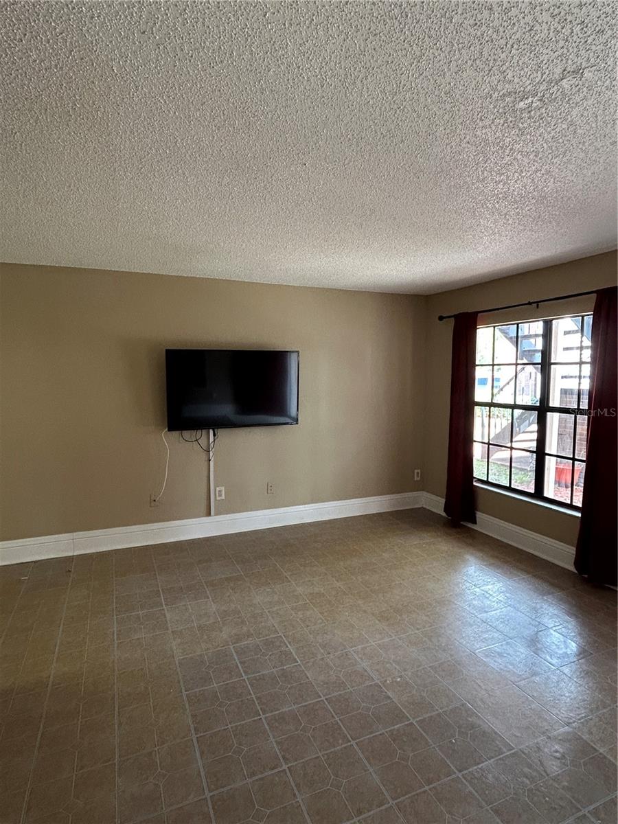 Image 5 of 20 For 21020 Voyager Boulevard 2