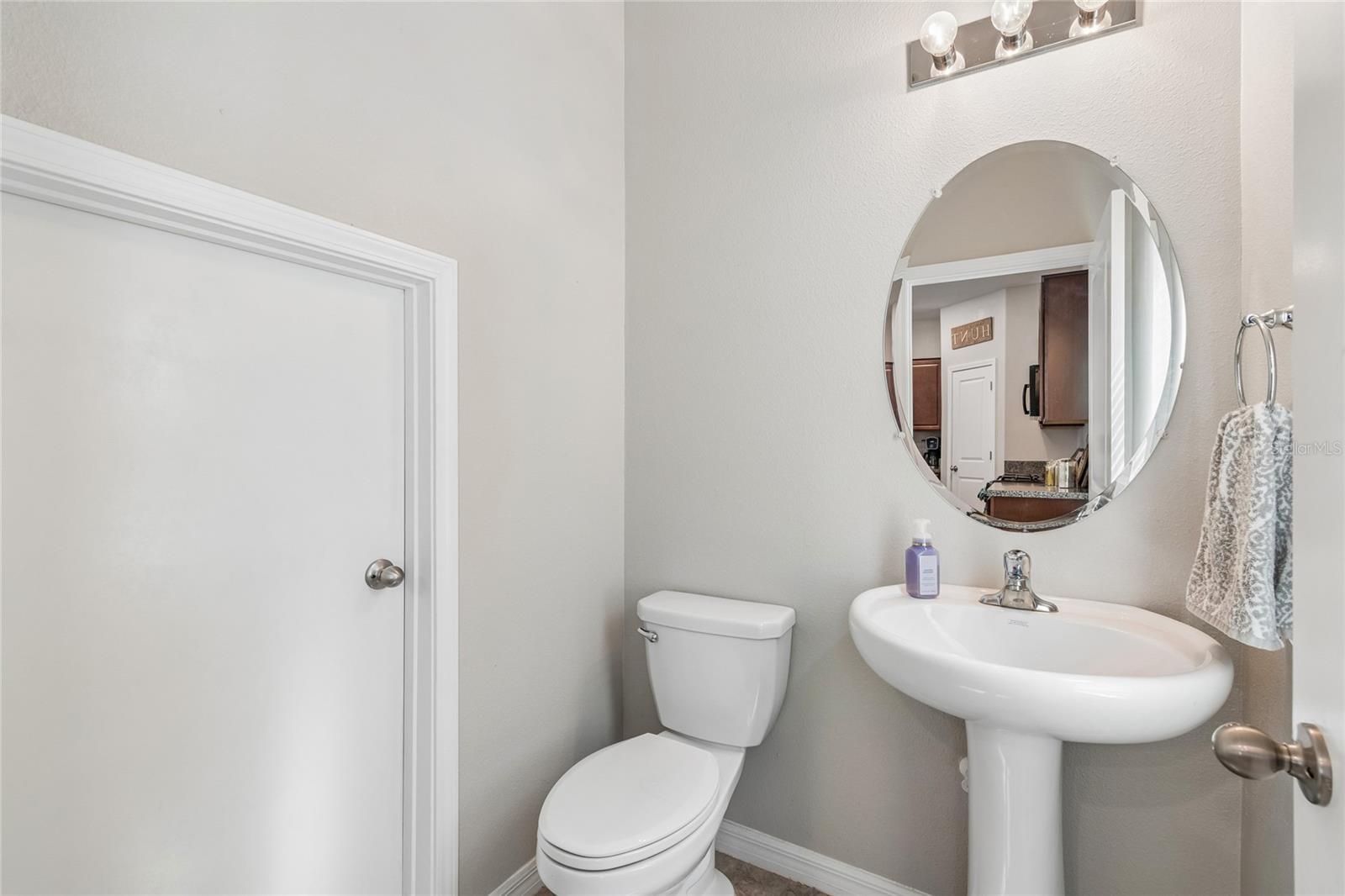 Image 10 of 51 For 8955 Shadyside Lane