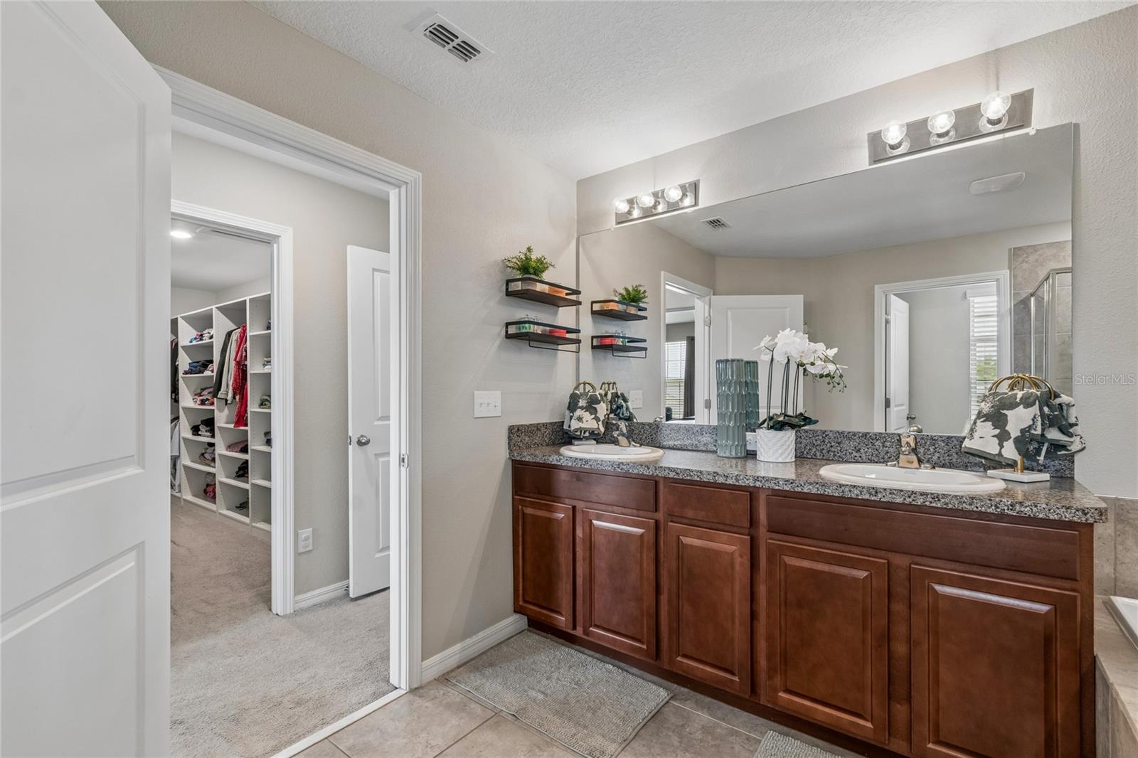 Image 21 of 51 For 8955 Shadyside Lane