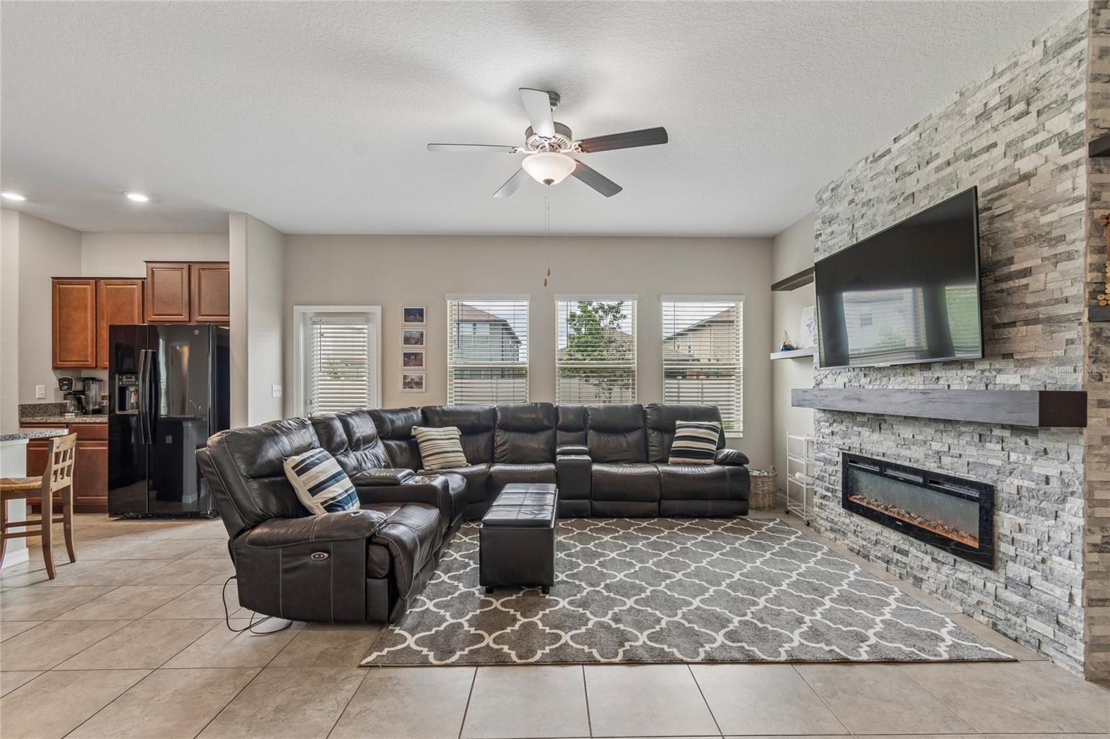 Image 4 of 51 For 8955 Shadyside Lane