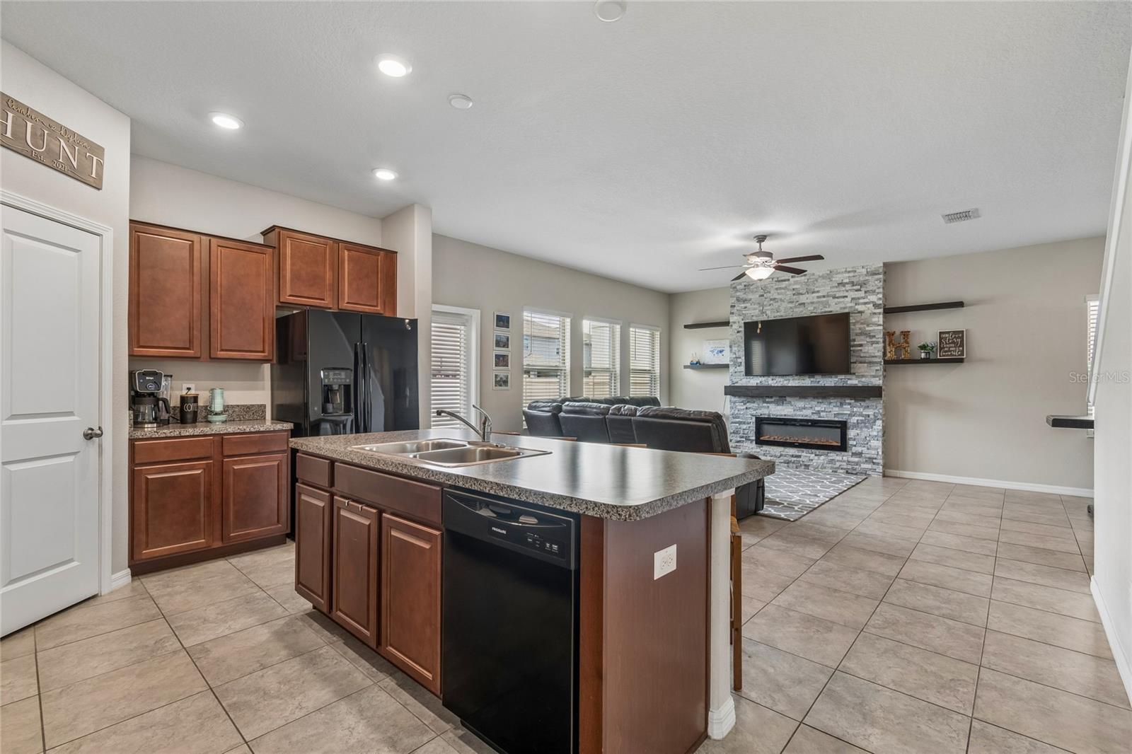 Image 8 of 51 For 8955 Shadyside Lane