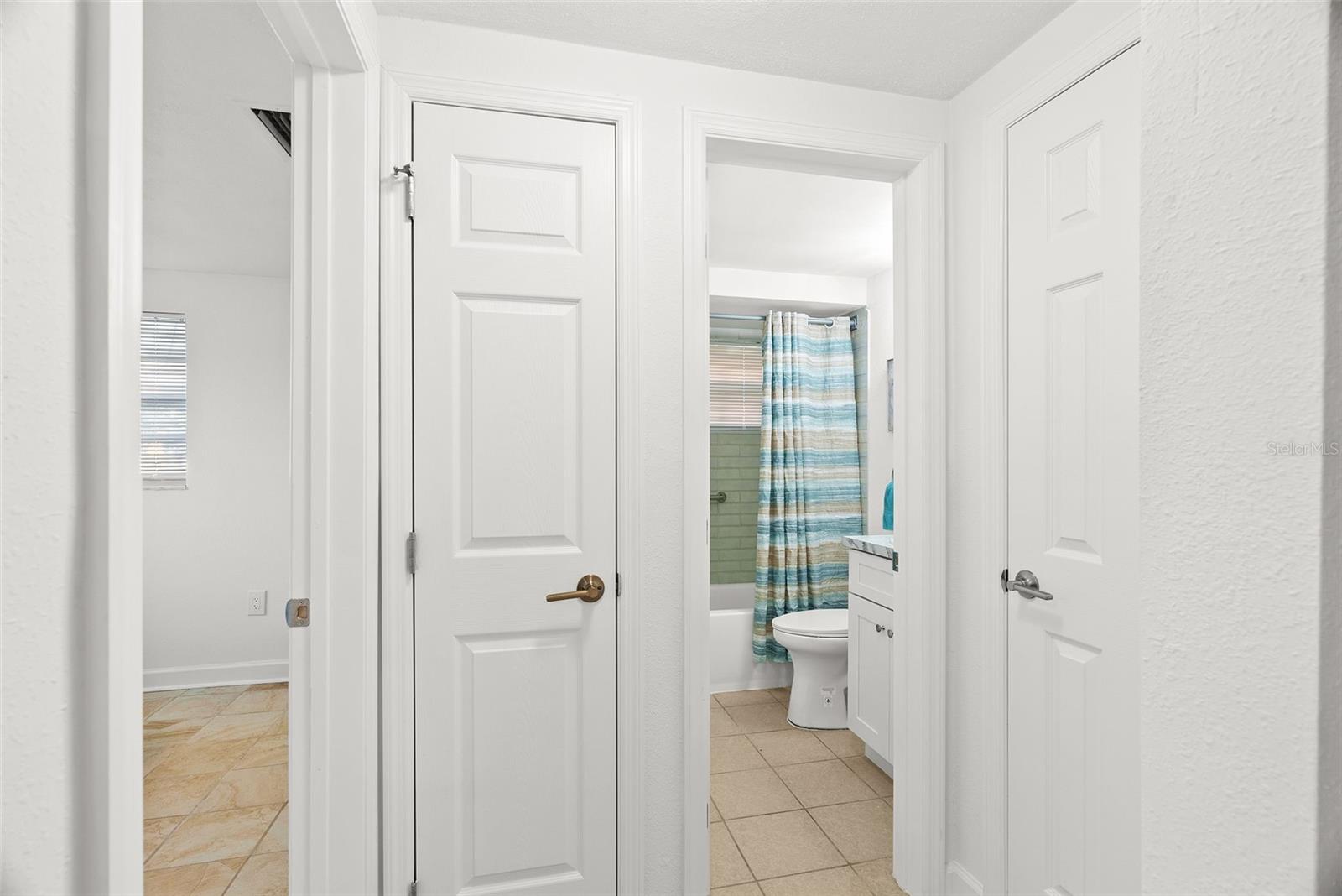 Image 24 of 47 For 4129 Stratford Drive 4129