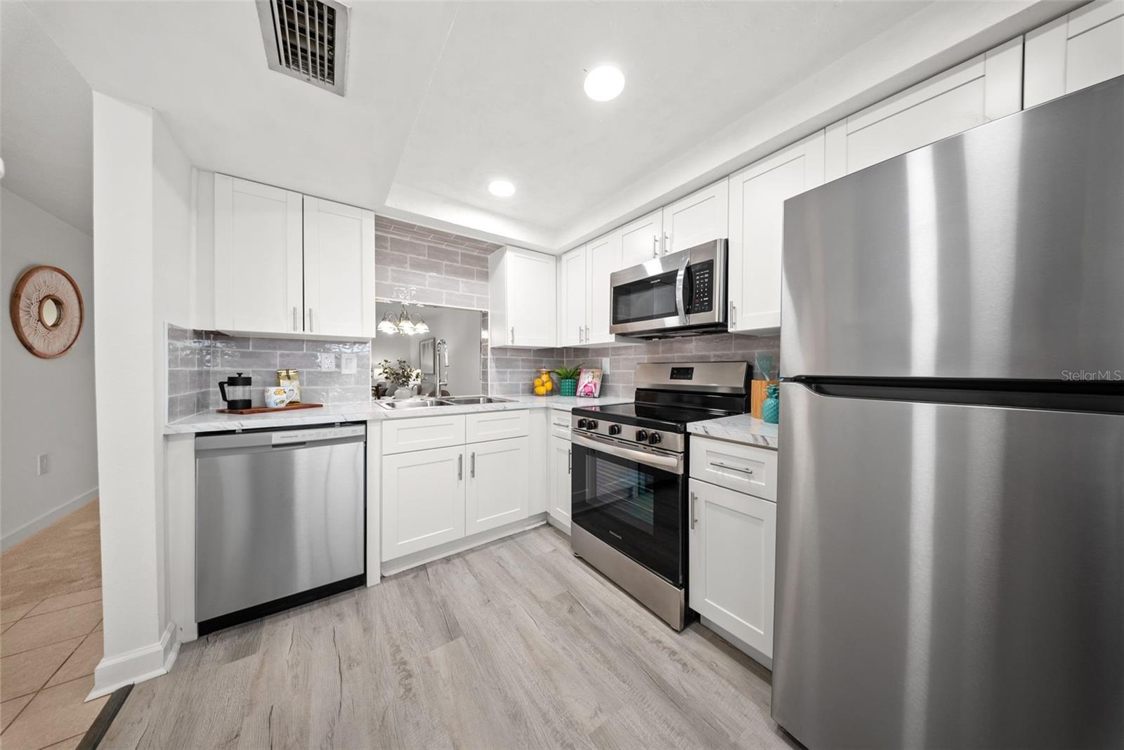 Image 4 of 47 For 4129 Stratford Drive 4129