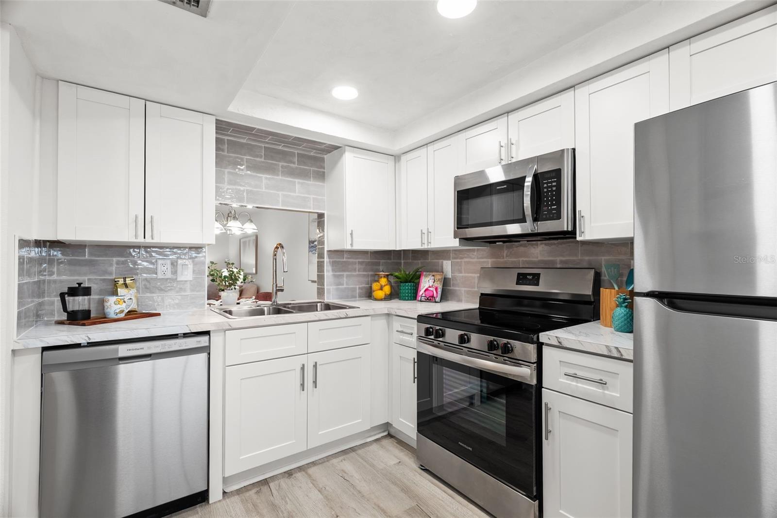 Image 5 of 47 For 4129 Stratford Drive 4129