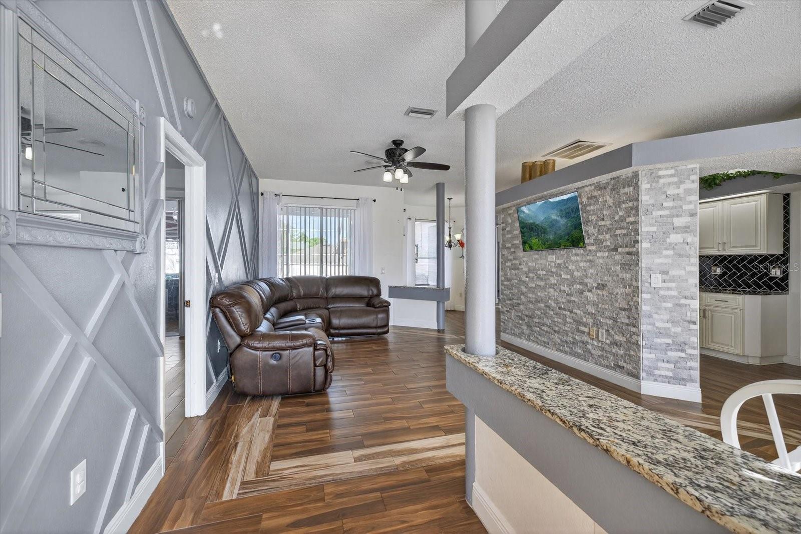 Image 10 of 54 For 4613 Mariner Boulevard