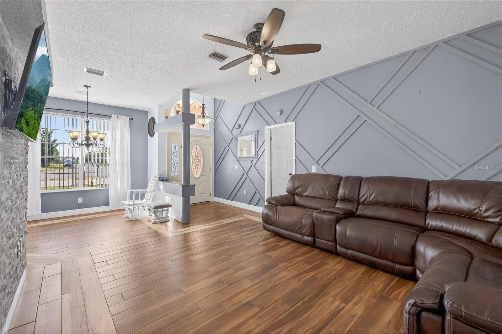 Image 12 of 54 For 4613 Mariner Boulevard